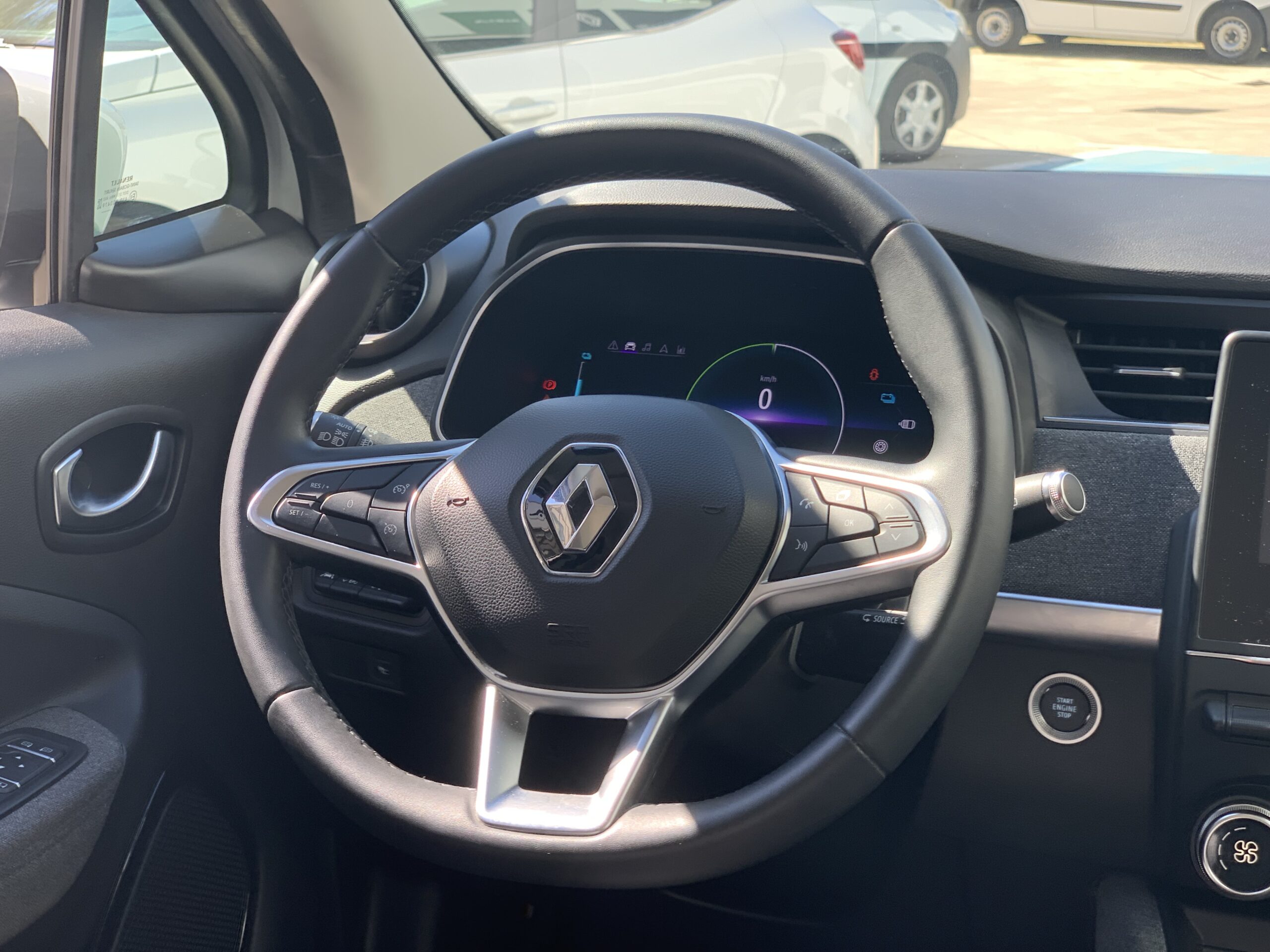 RENAULT ZOE ZEN 100% ELECTRICO 135CV 50KWH + CARGA RAPIDA
