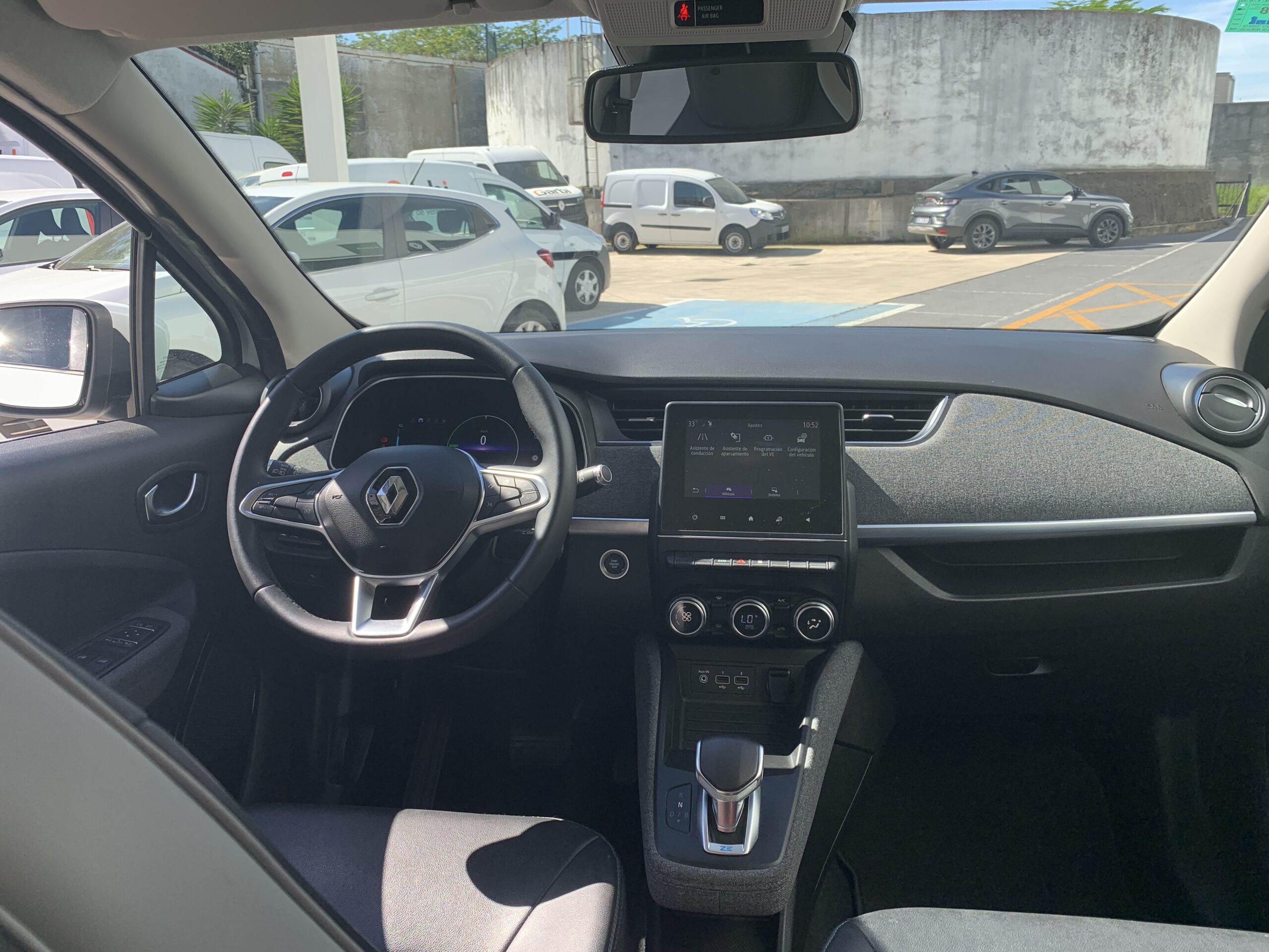 RENAULT ZOE ZEN 100% ELECTRICO 135CV 50KWH + CARGA RAPIDA