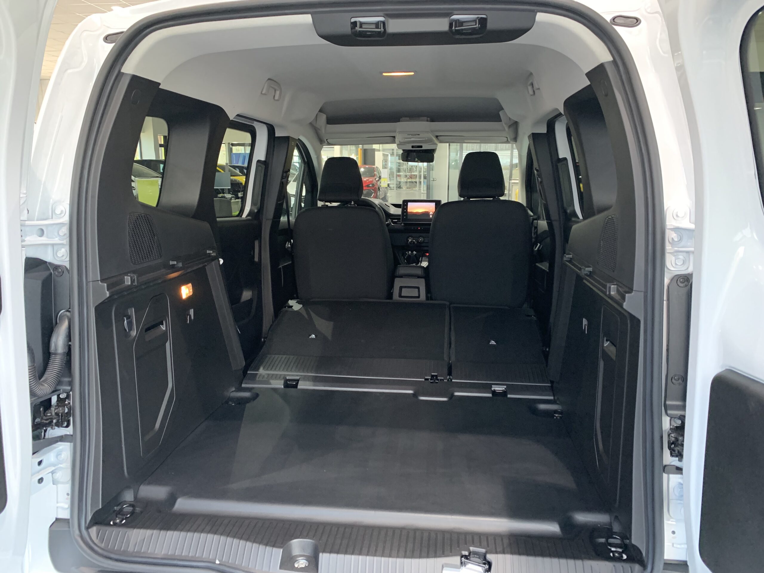 RENAULT KANGOO COMBI 1.5 BLUE DCI 95CV 5 PLAZAS + PACK PROFESIONAL + RUEDA DE REPUESTO + DOBLE PUERTA TRASERA ACRISTALADA 180º