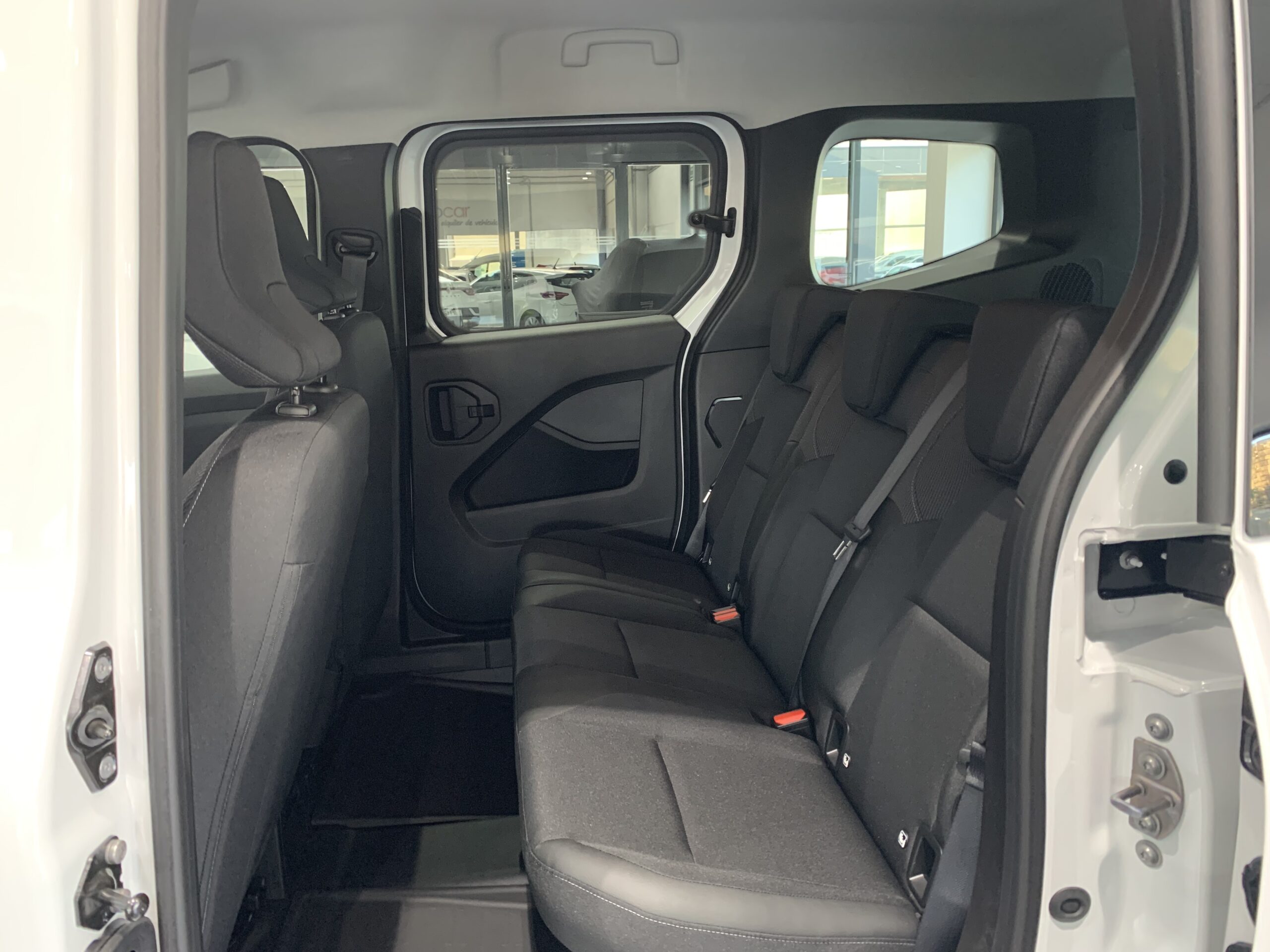 RENAULT KANGOO COMBI 1.5 BLUE DCI 95CV 5 PLAZAS + PACK PROFESIONAL + RUEDA DE REPUESTO + DOBLE PUERTA TRASERA ACRISTALADA 180º
