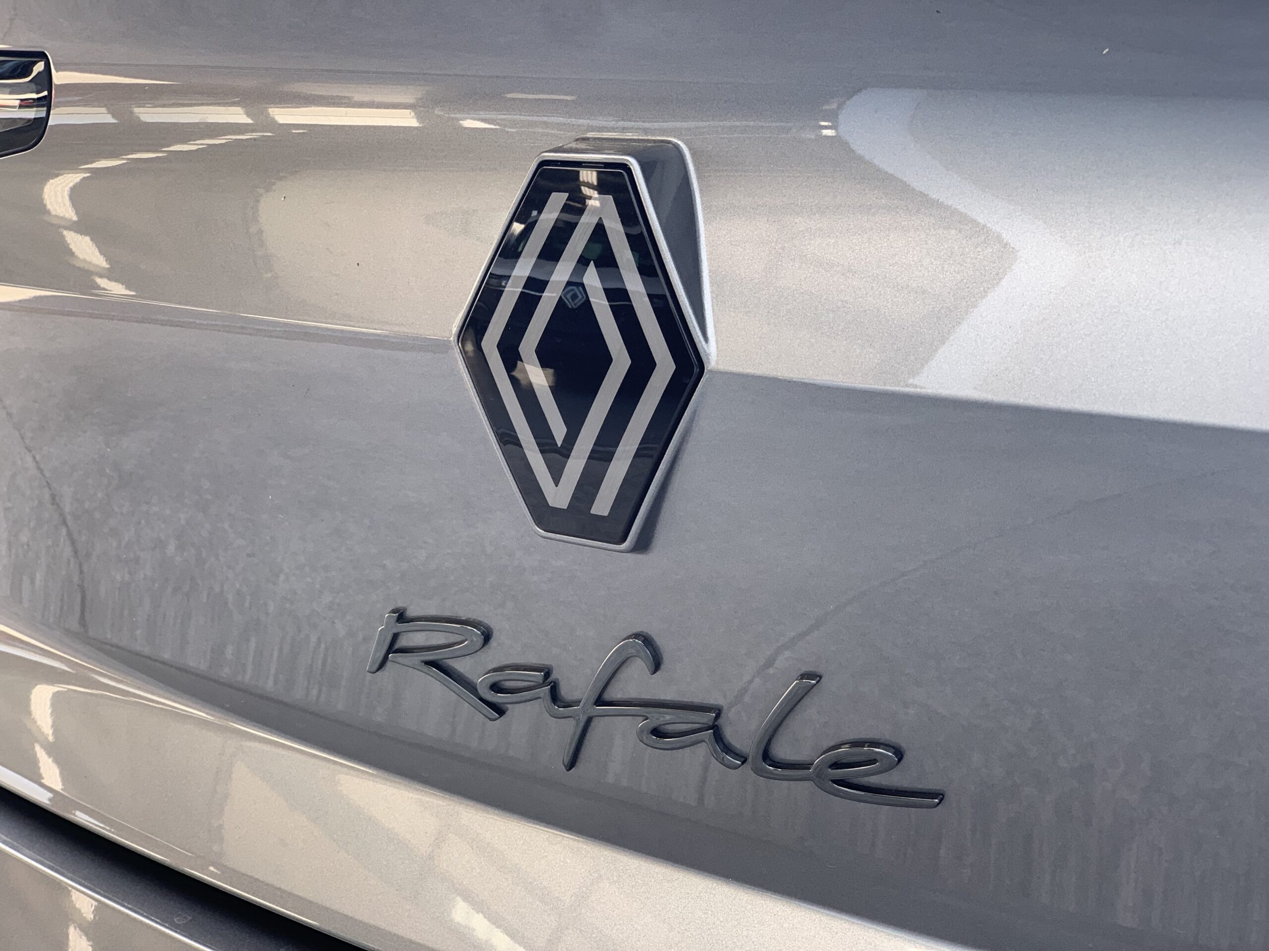 RENAULT RAFALE ATELIER ALPINE HYPER HYBRID 300CV 4X4 HIBRIDO ENCHUFABLE + CABLE MODO 2 + TECHO DE CRISTAL PANORAMICO SOLARBAY + HEAD-UP DISPLAY