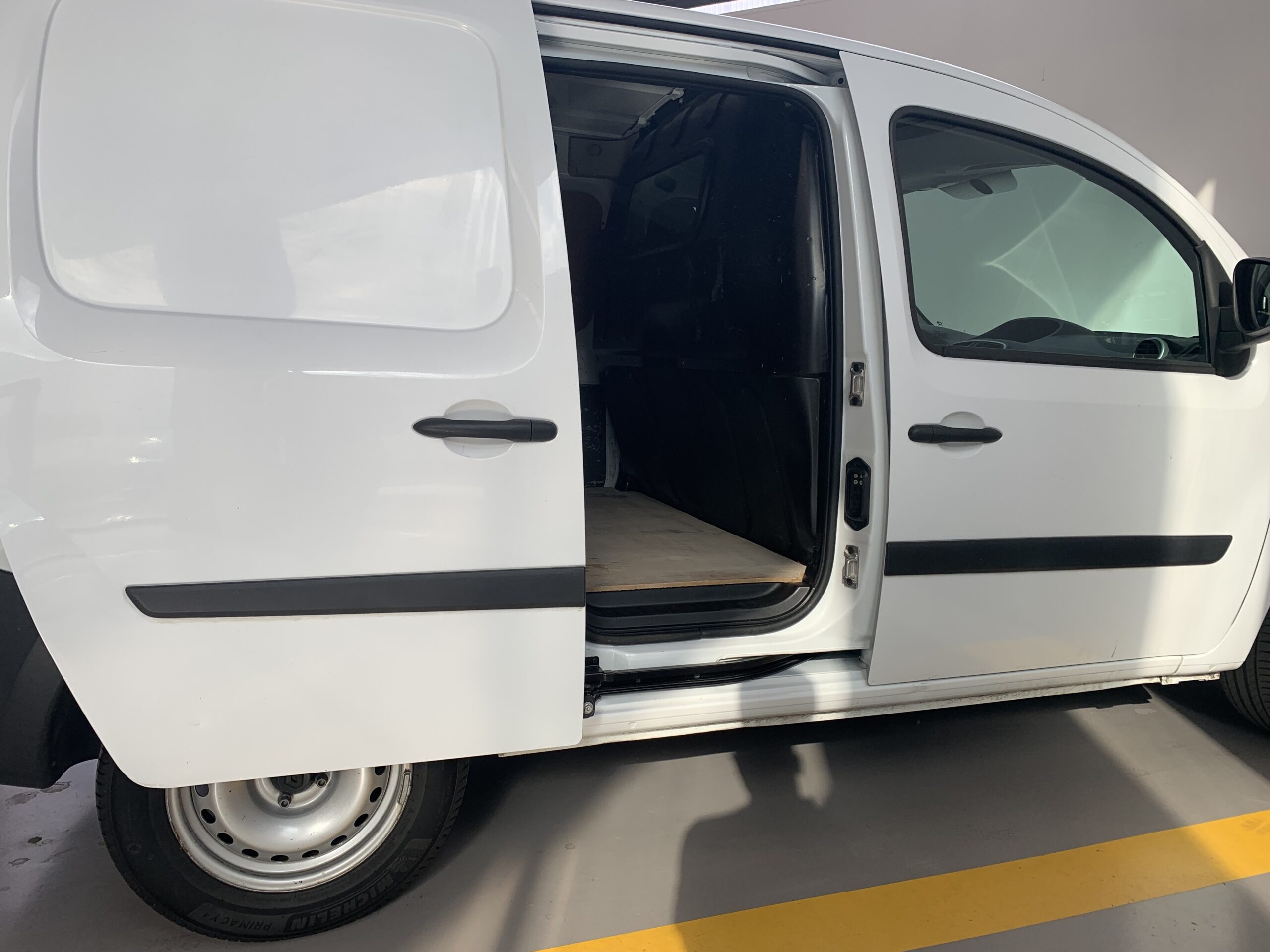 RENAULT KANGOO FURGON PROFESIONAL 1.5 DCI 75CV + PUERTA LATERAL DERECHA DESLIZANTE