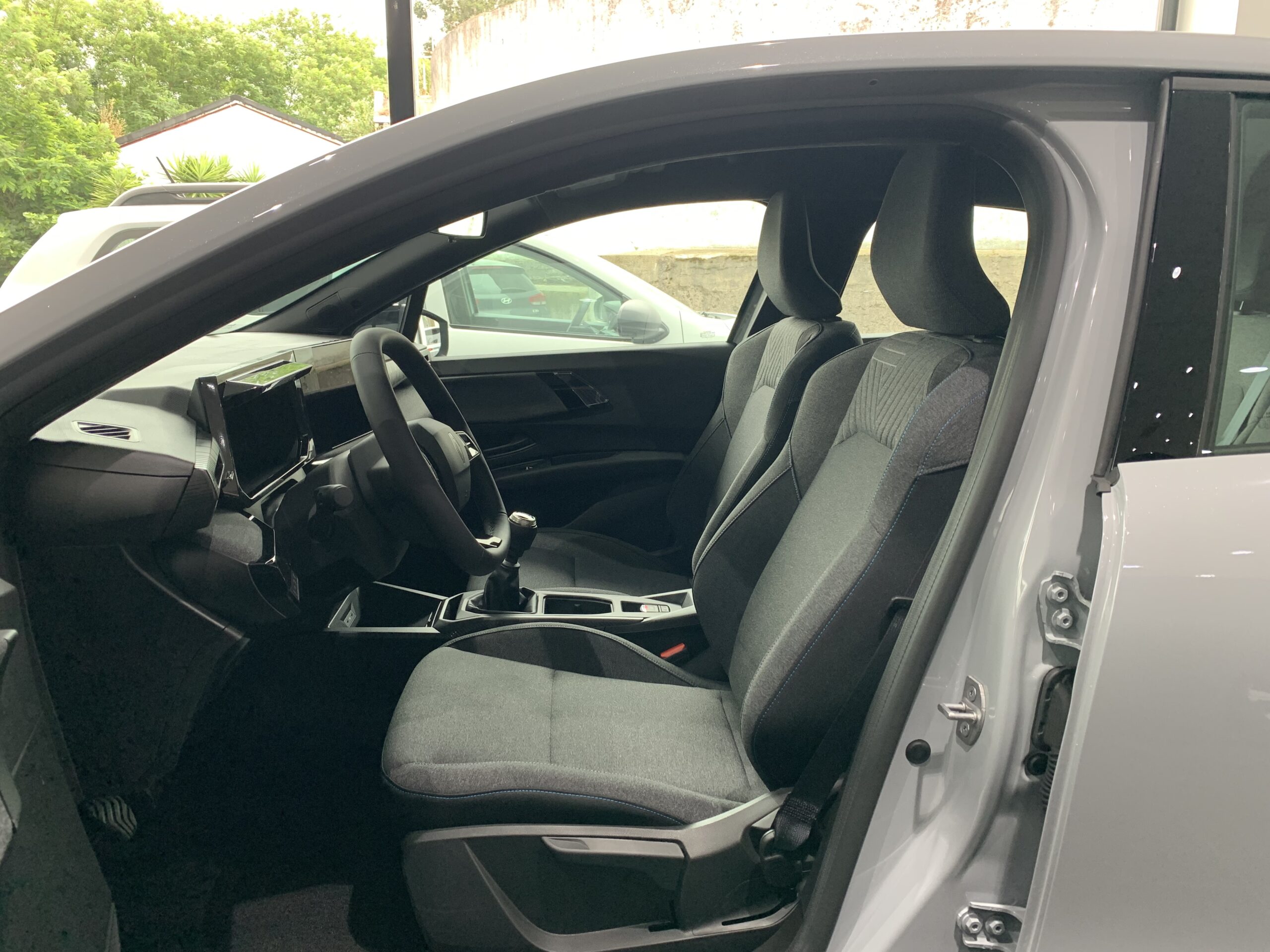 NUEVO CLIO EVOLUTION TCE 115CV + CAMARA TRASERA + LLANTAS 16″ + RUEDA DE REPUESTO