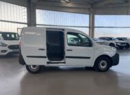 RENAULT KANGOO FURGON BLUE DCI 85CV + MAMPARA PIVOTANTE + 2 PUERTAS TRASERAS ACRISTALADAS 180º CON LUNAS TINTADAS + PUERTA LATERAL DERECHA DESLIZANTE + PACK ELECTRICO + SUELO DE CAJA TRASERA DE CAUCHO