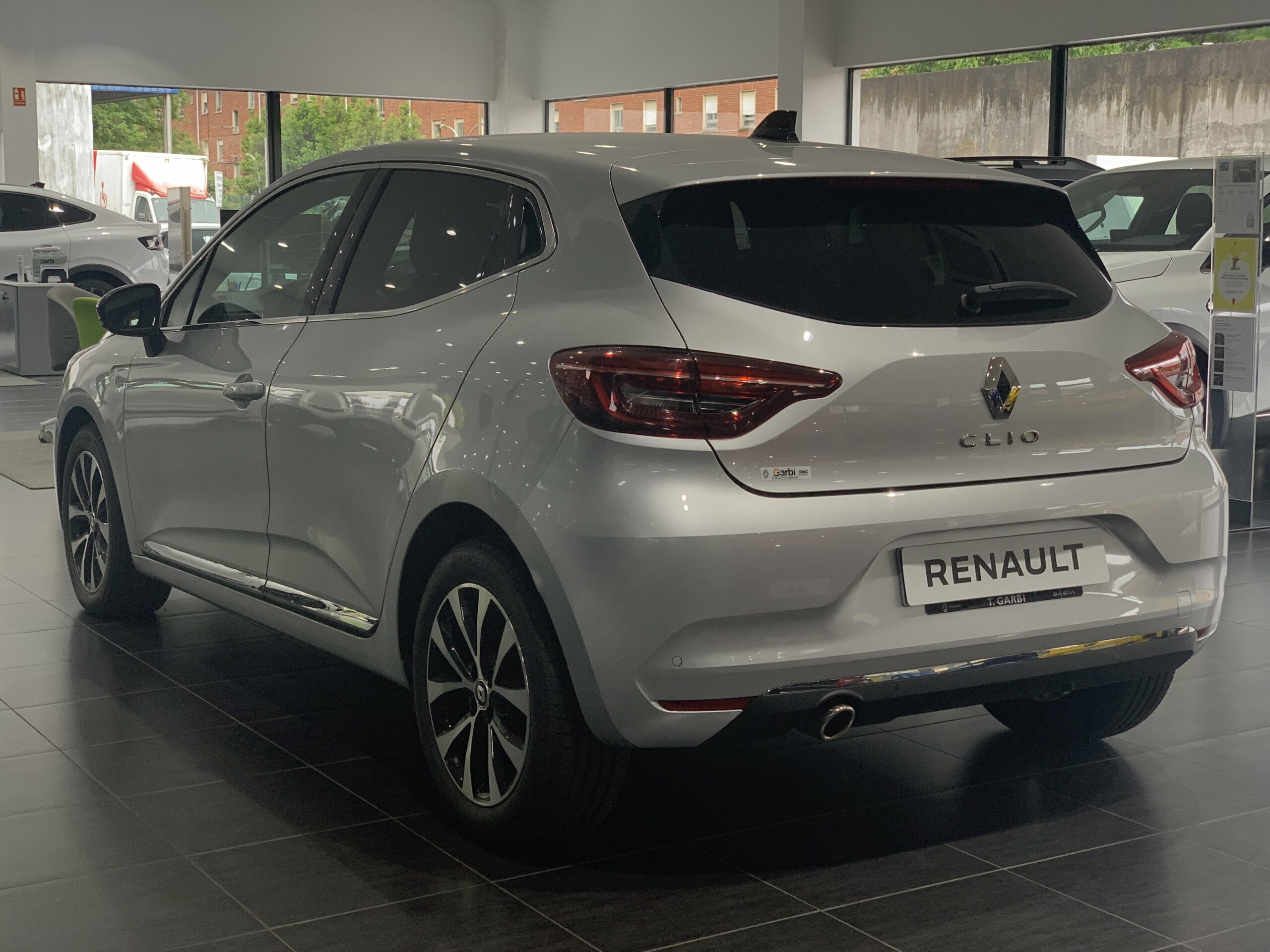 RENAULT CLIO TECHNO TCE 140CV + PACK EASY PARKING + PACK LIGTHING + PACK FULL SCREEN EASY LINK + RUEDA DE REPUESTO + CARGADOR DE INDUCCION
