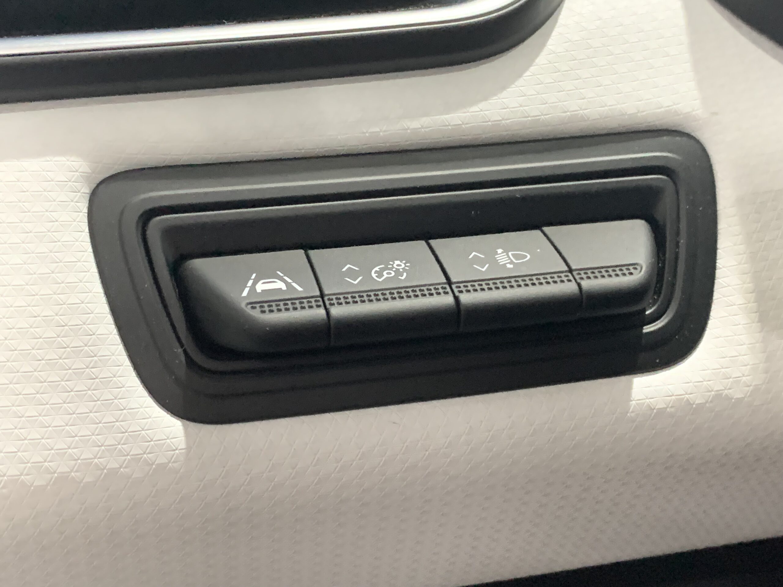 RENAULT CLIO TECHNO TCE 140CV + PACK EASY PARKING + PACK LIGTHING + PACK FULL SCREEN EASY LINK + RUEDA DE REPUESTO + CARGADOR DE INDUCCION