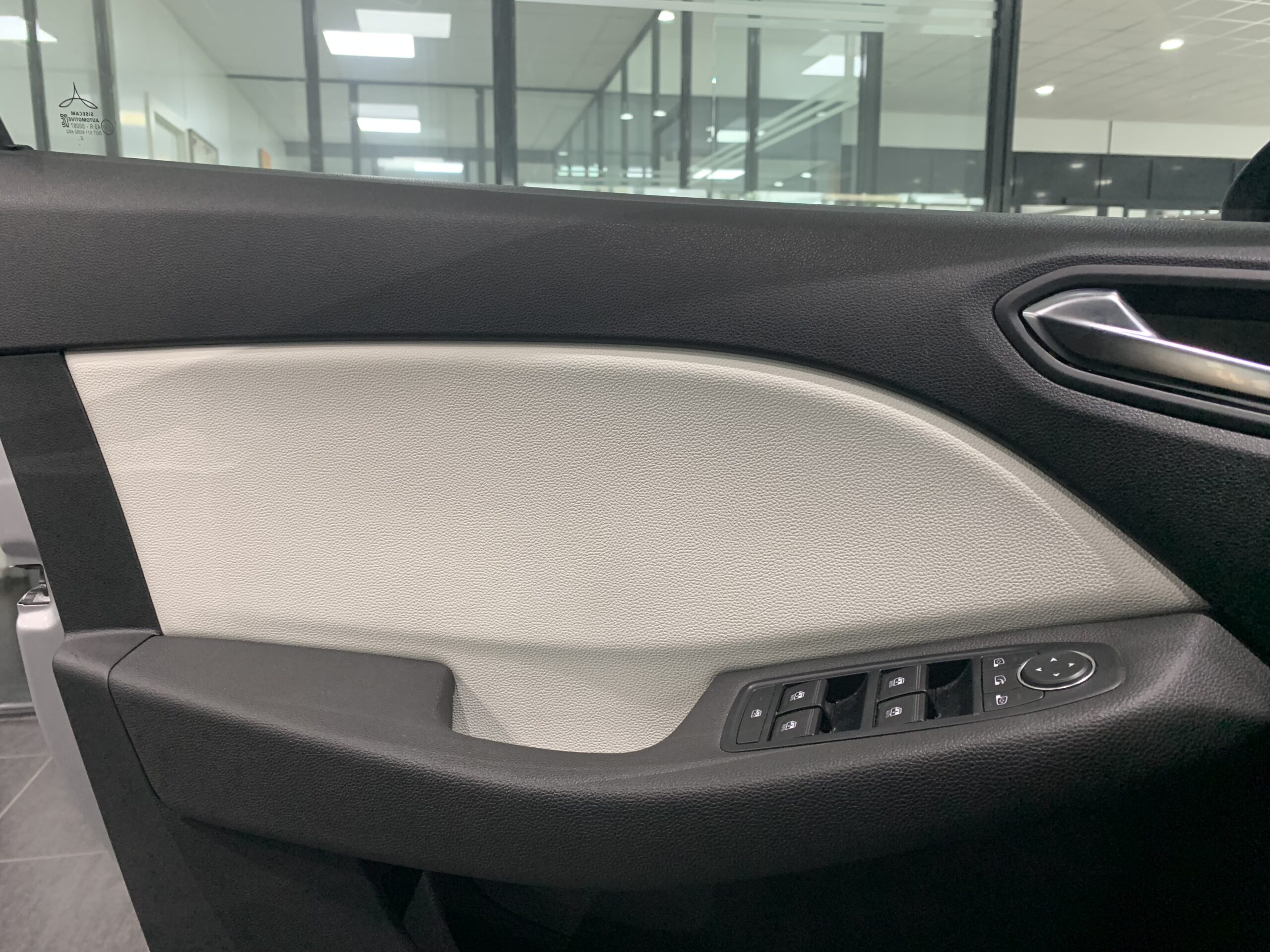 RENAULT CLIO TECHNO TCE 140CV + PACK EASY PARKING + PACK LIGTHING + PACK FULL SCREEN EASY LINK + RUEDA DE REPUESTO + CARGADOR DE INDUCCION