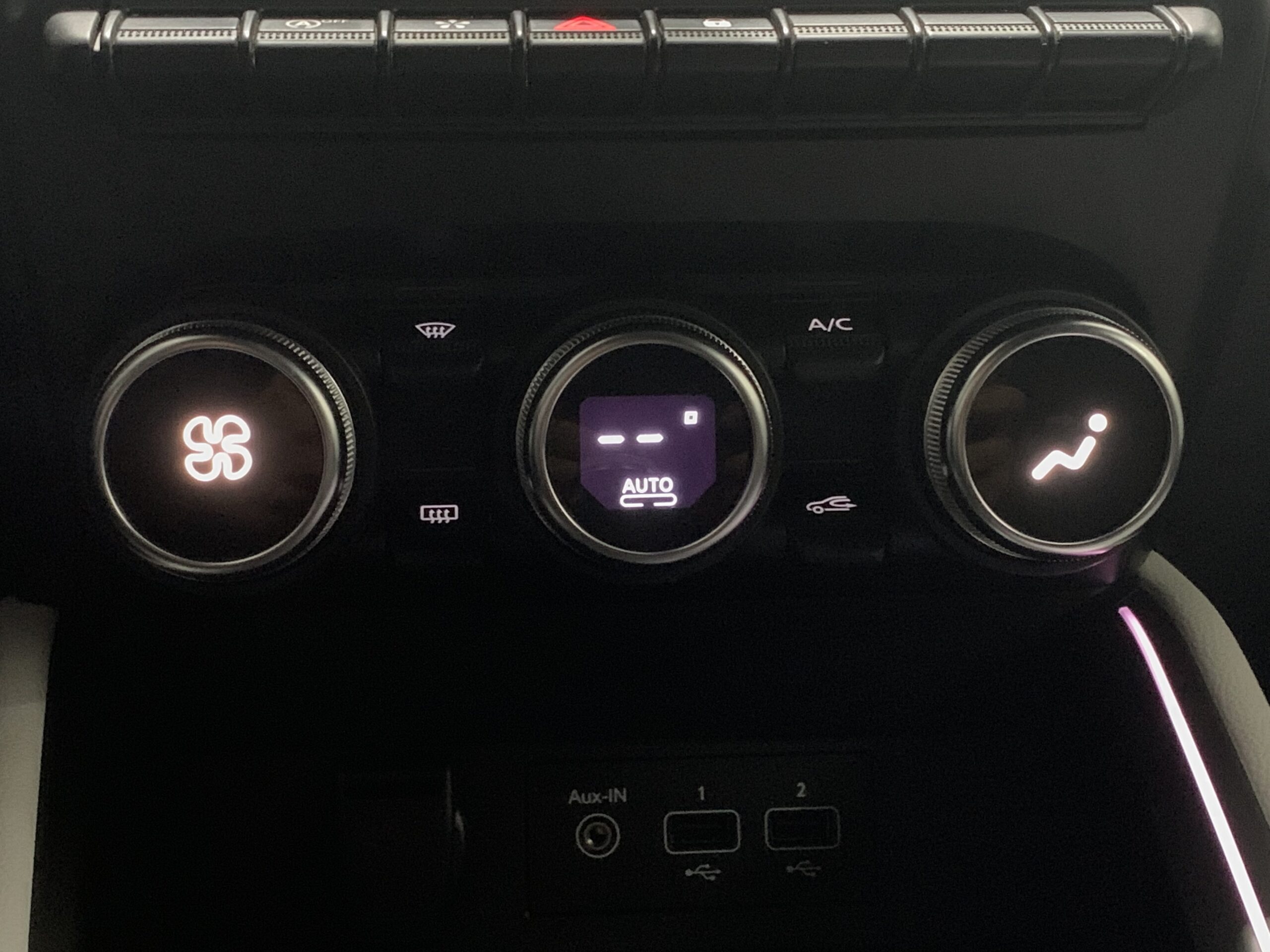 RENAULT CLIO TECHNO TCE 140CV + PACK EASY PARKING + PACK LIGTHING + PACK FULL SCREEN EASY LINK + RUEDA DE REPUESTO + CARGADOR DE INDUCCION