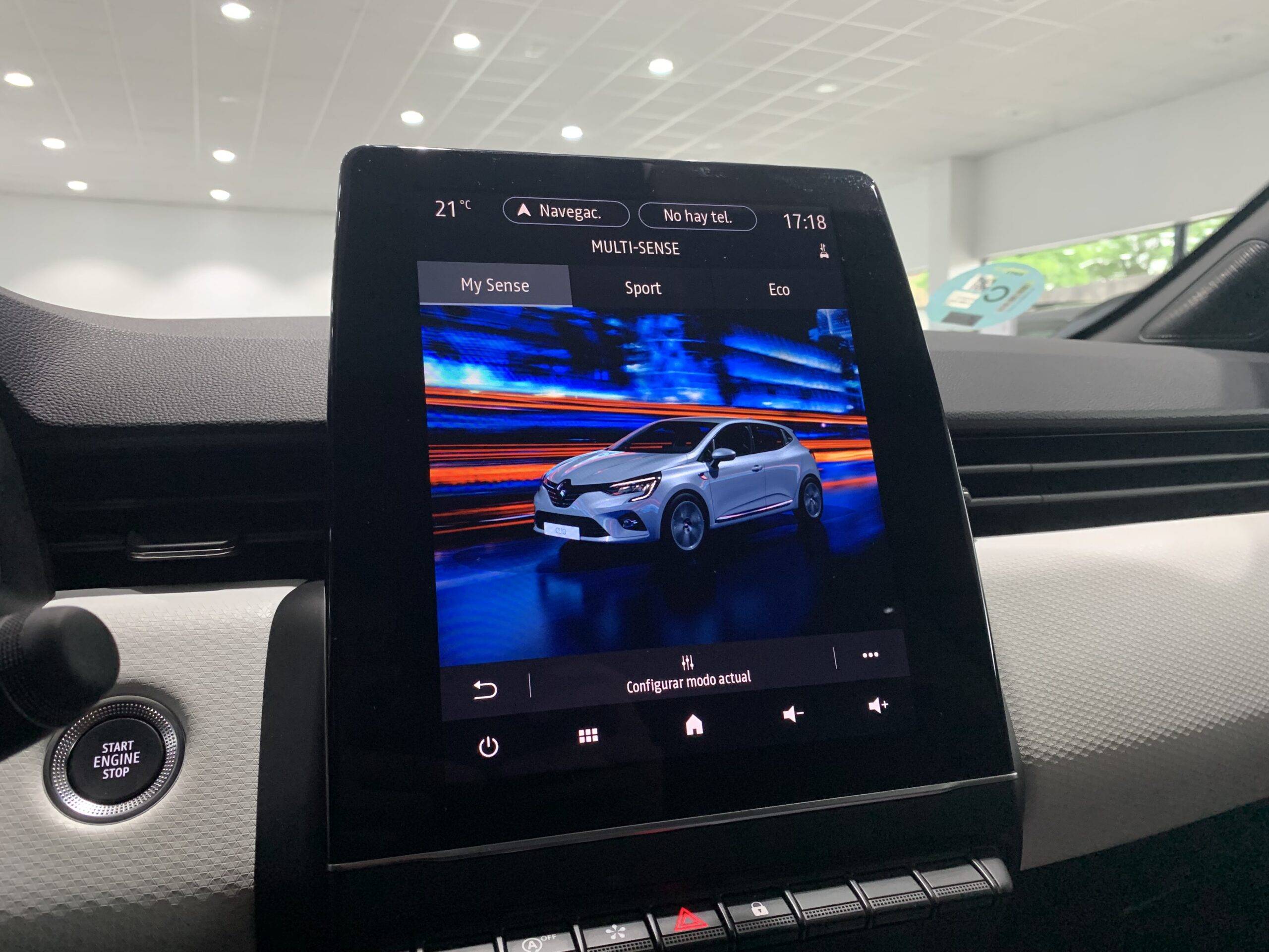 RENAULT CLIO TECHNO TCE 140CV + PACK EASY PARKING + PACK LIGTHING + PACK FULL SCREEN EASY LINK + RUEDA DE REPUESTO + CARGADOR DE INDUCCION
