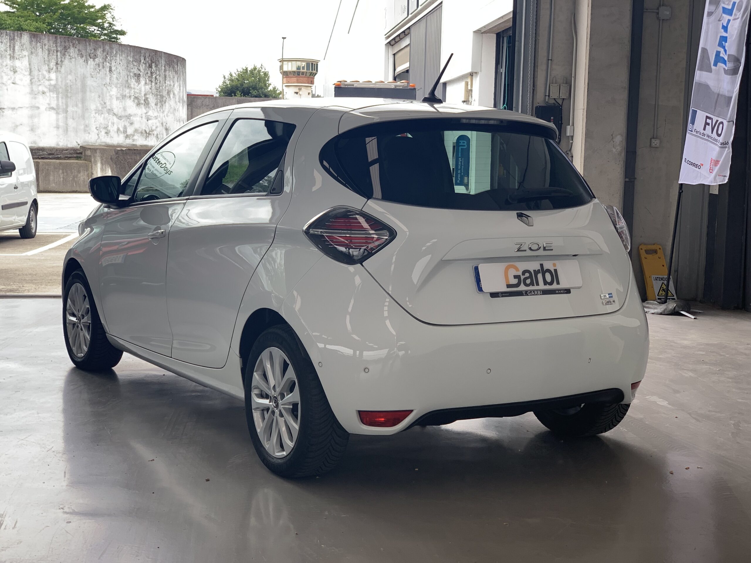 RENAULT ZOE ZEN 135CV 50KWH 100% ELECTRICO + CARGA RAPIDA + SALUD BATERIA: 94,5%