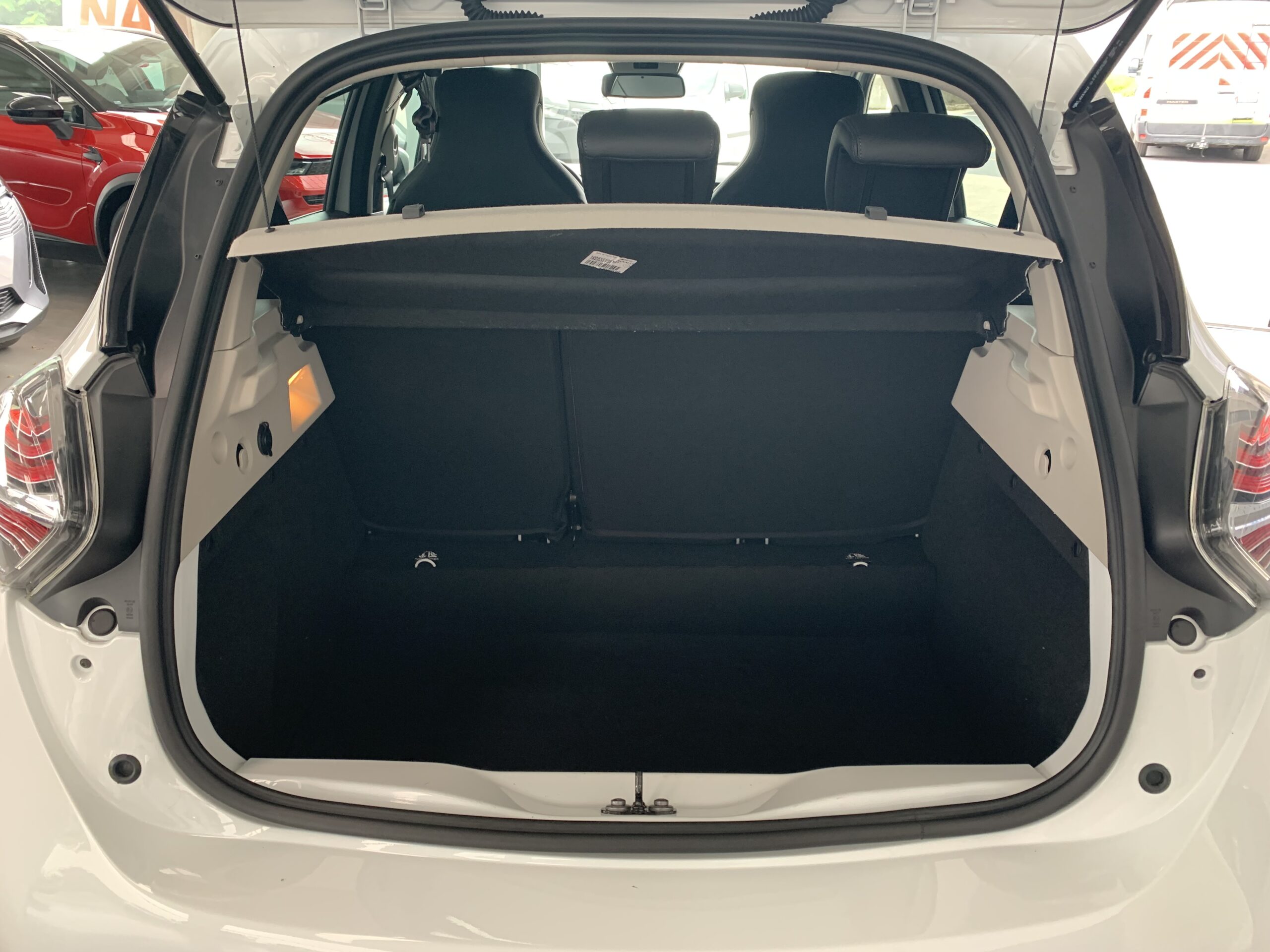 RENAULT ZOE ZEN 135CV 50KWH 100% ELECTRICO + CARGA RAPIDA + SALUD BATERIA: 94,5%
