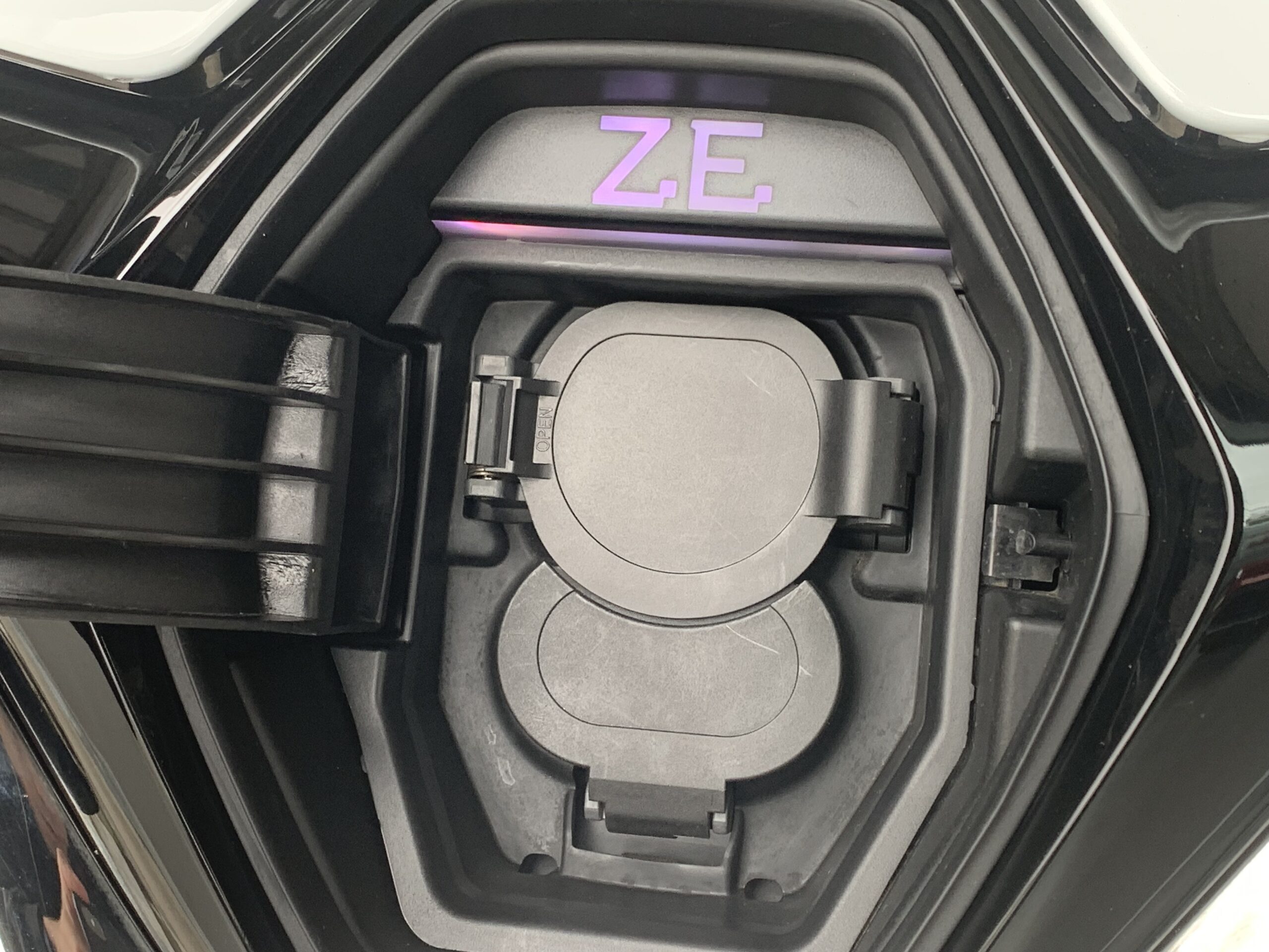 RENAULT ZOE ZEN 135CV 50KWH 100% ELECTRICO + CARGA RAPIDA + SALUD BATERIA: 94,5%