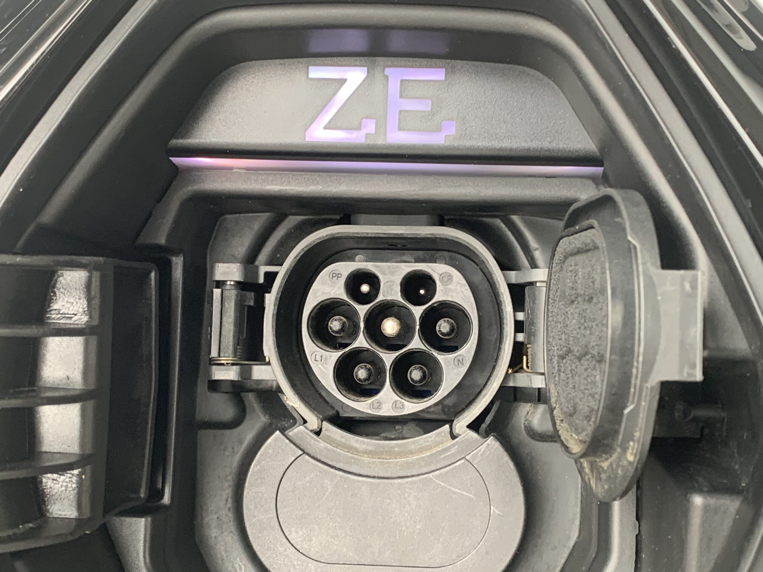 RENAULT ZOE ZEN 135CV 50KWH 100% ELECTRICO + CARGA RAPIDA + SALUD BATERIA: 94,5%