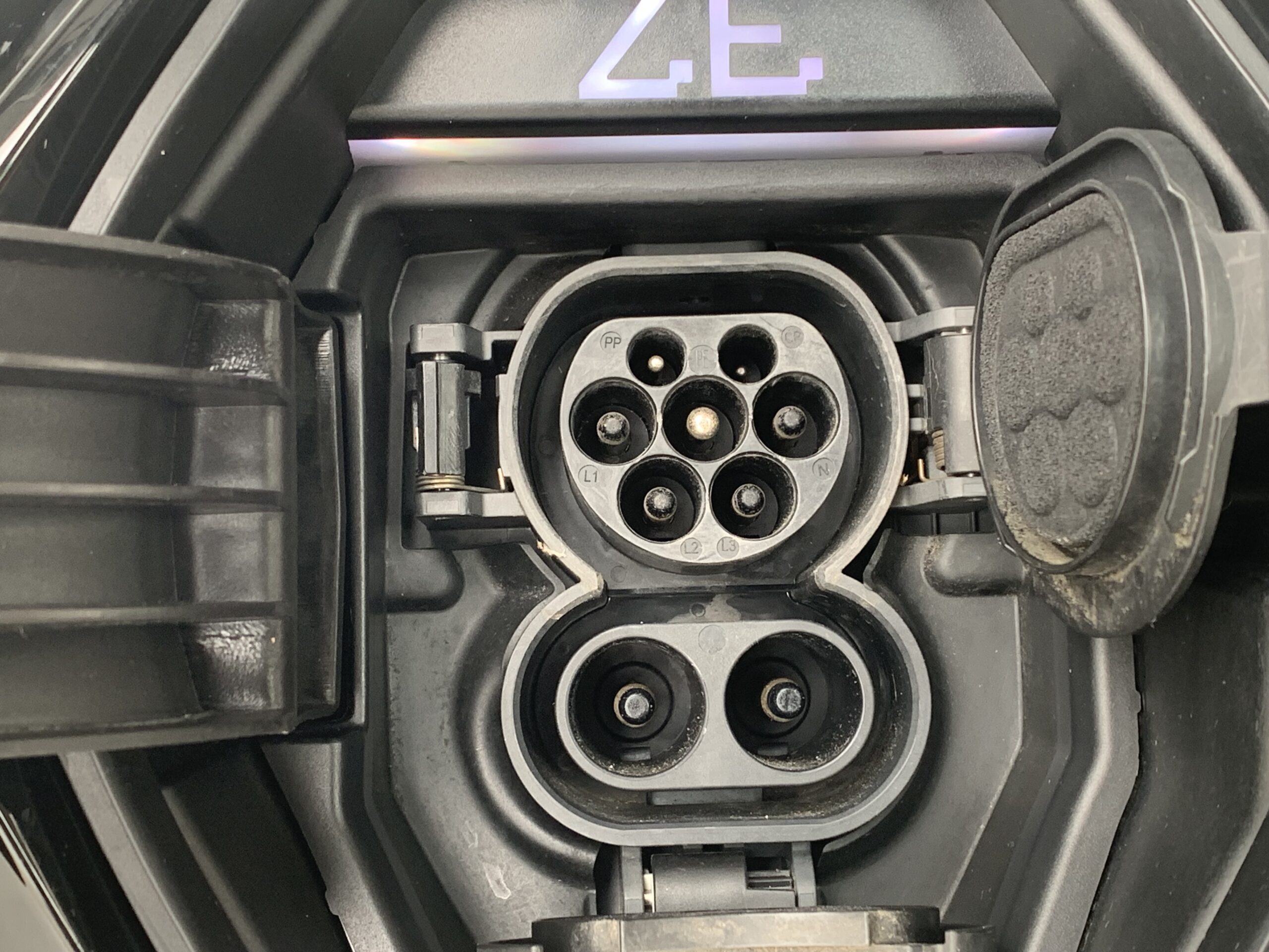 RENAULT ZOE ZEN 135CV 50KWH 100% ELECTRICO + CARGA RAPIDA + SALUD BATERIA: 94,5%
