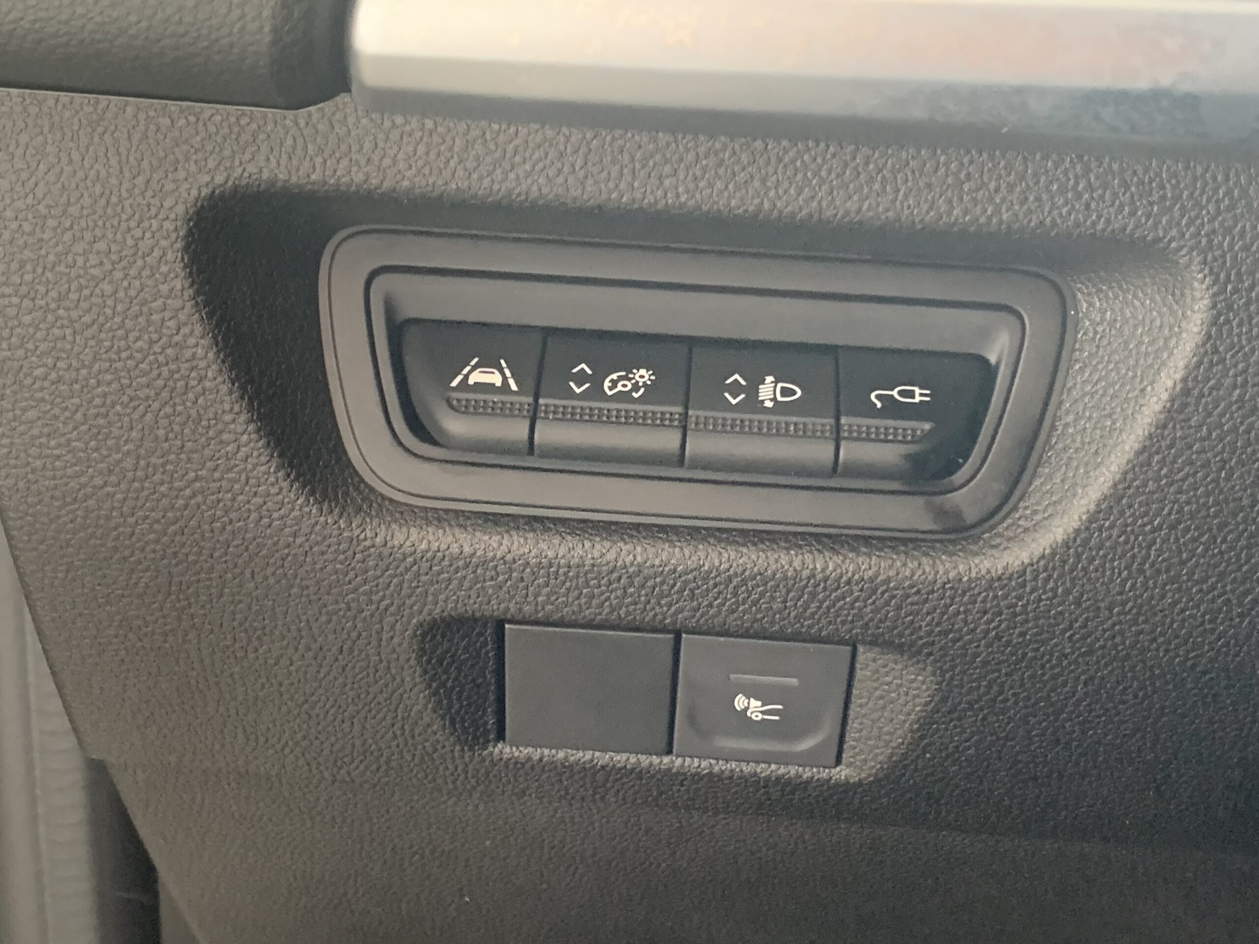 RENAULT ZOE ZEN 135CV 50KWH 100% ELECTRICO + CARGA RAPIDA + SALUD BATERIA: 94,5%