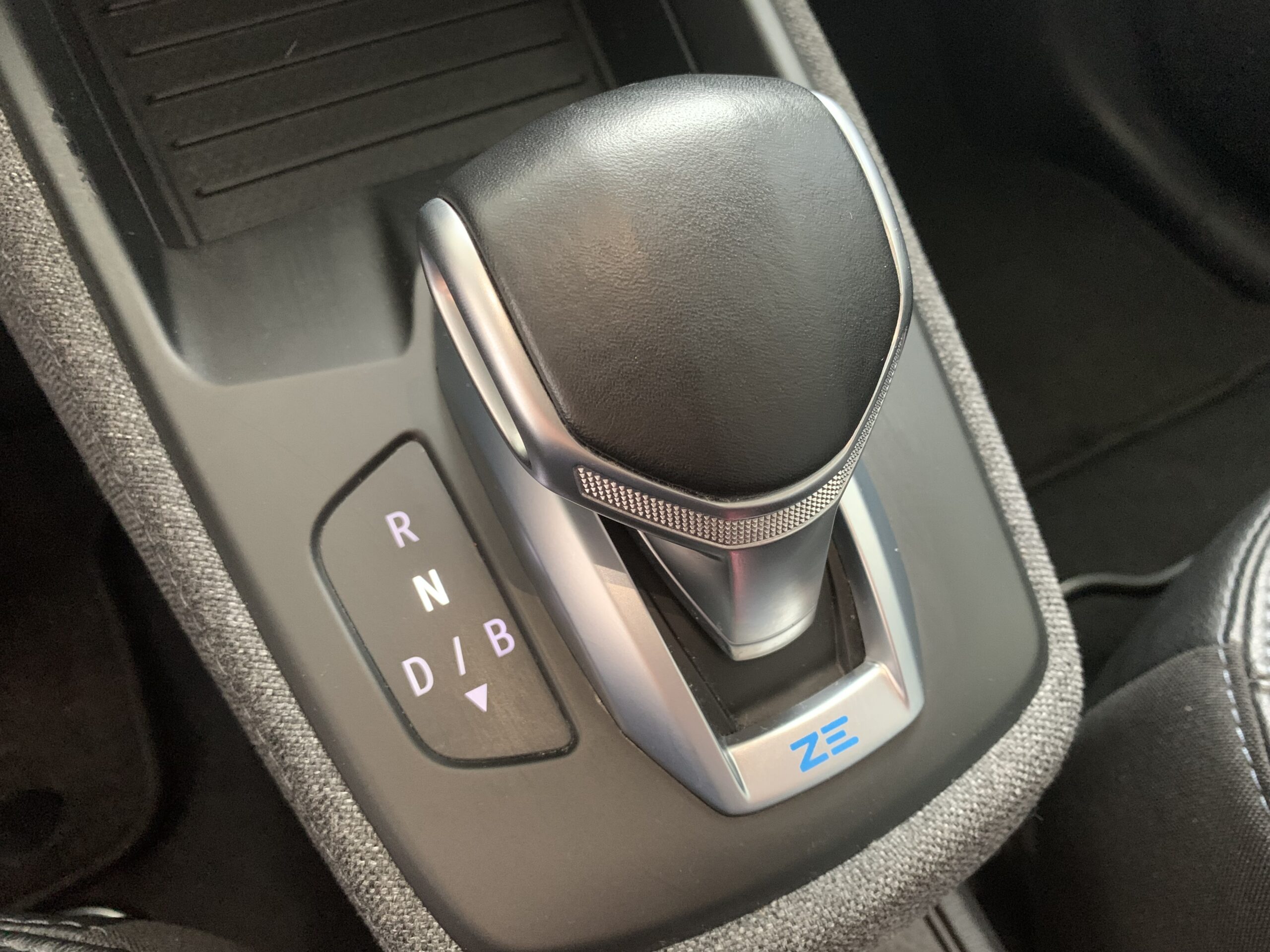 RENAULT ZOE ZEN 135CV 50KWH 100% ELECTRICO + CARGA RAPIDA + SALUD BATERIA: 94,5%