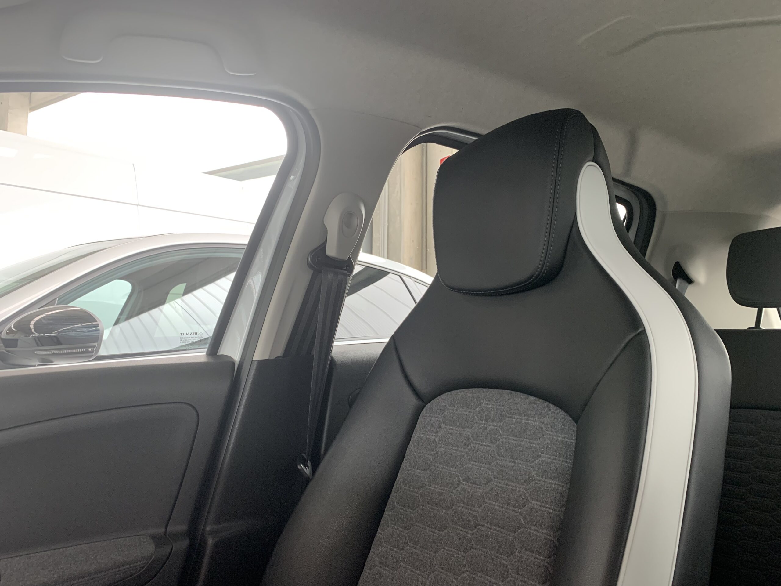 RENAULT ZOE ZEN 135CV 50KWH 100% ELECTRICO + CARGA RAPIDA + SALUD BATERIA: 94,5%