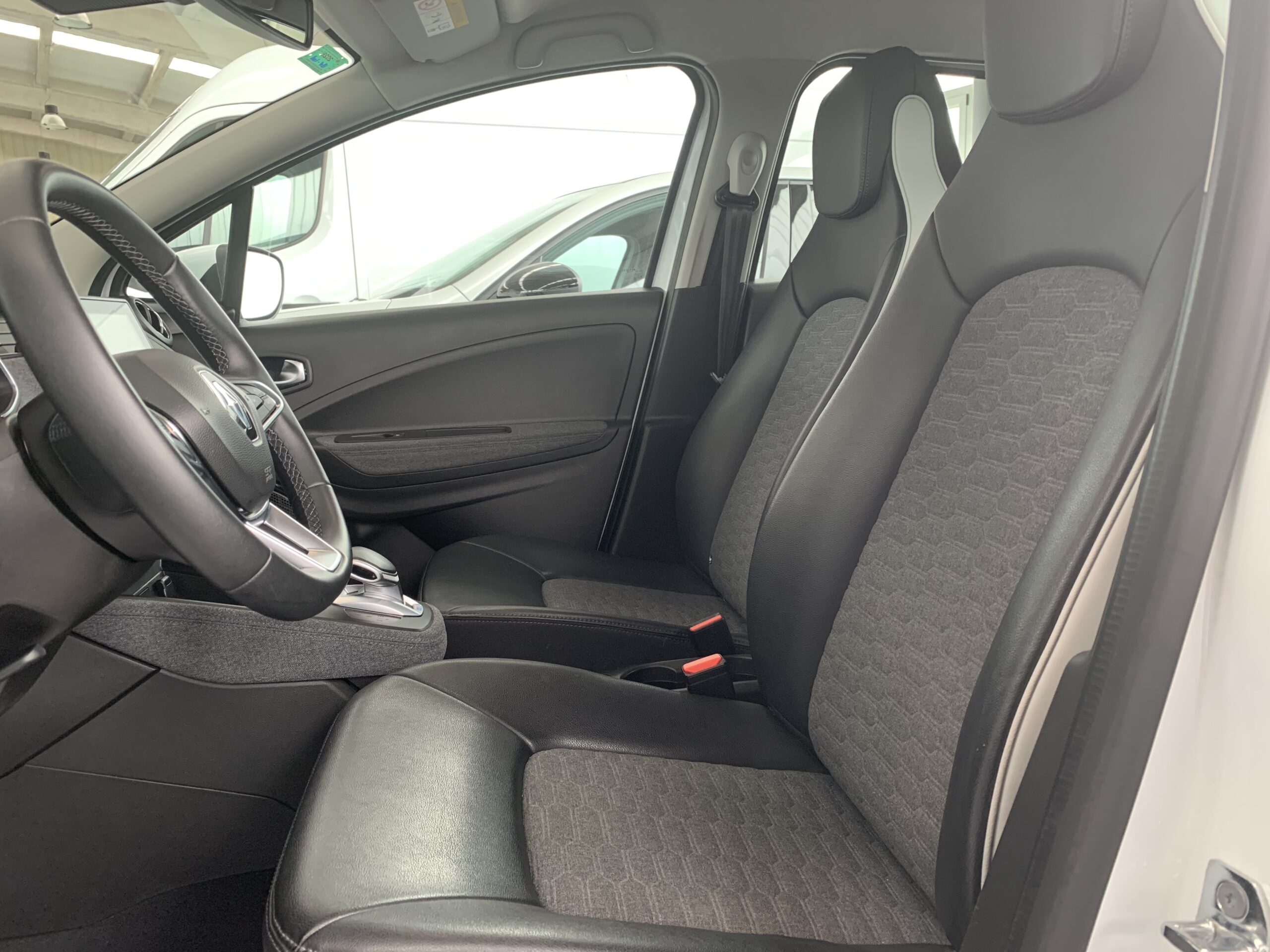 RENAULT ZOE ZEN 135CV 50KWH 100% ELECTRICO + CARGA RAPIDA + SALUD BATERIA: 94,5%