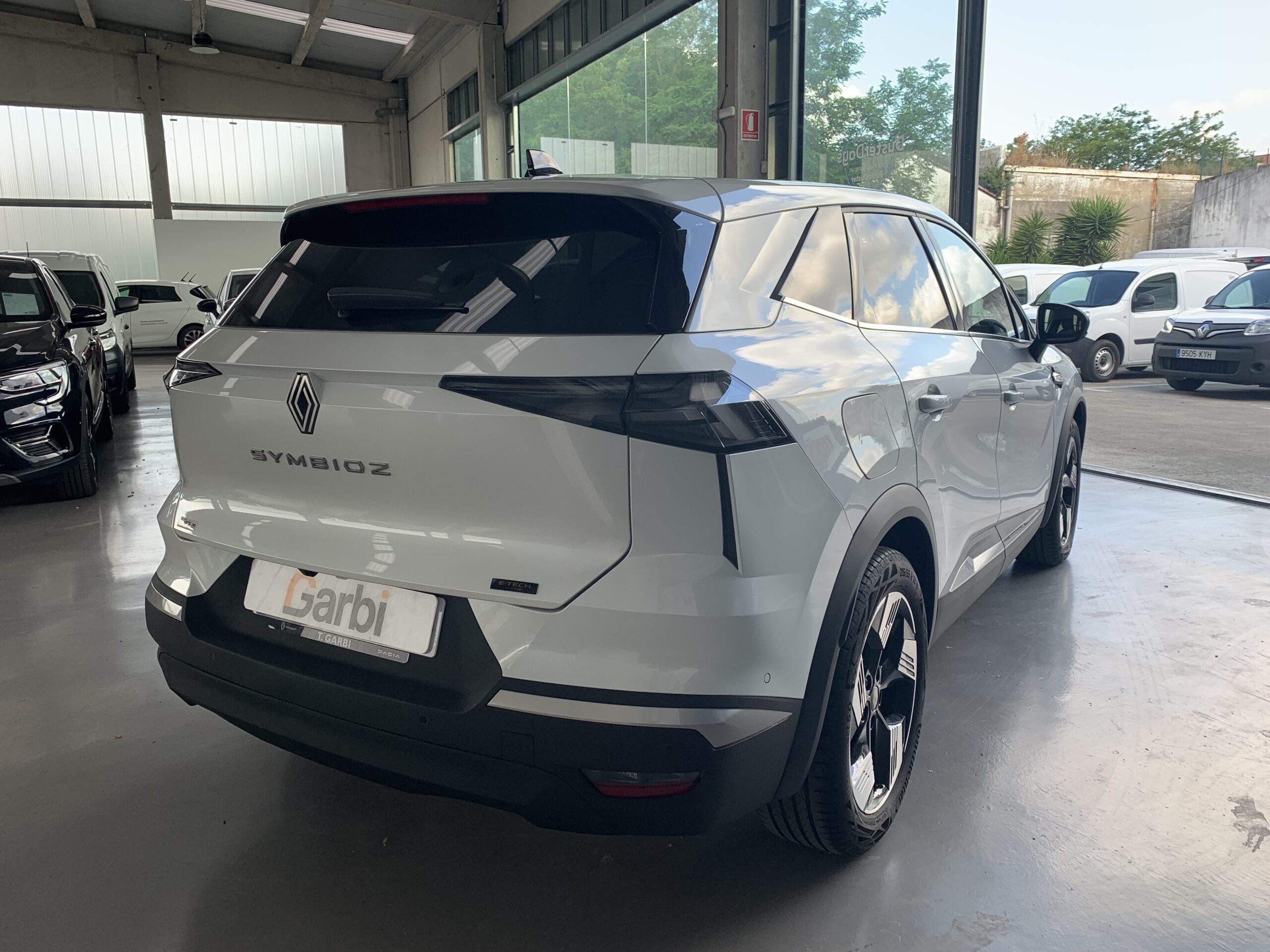 RENAULT SYMBIOZ TECHNO FULL HYBRID 145CV + PACK SAFETY & DRIVING