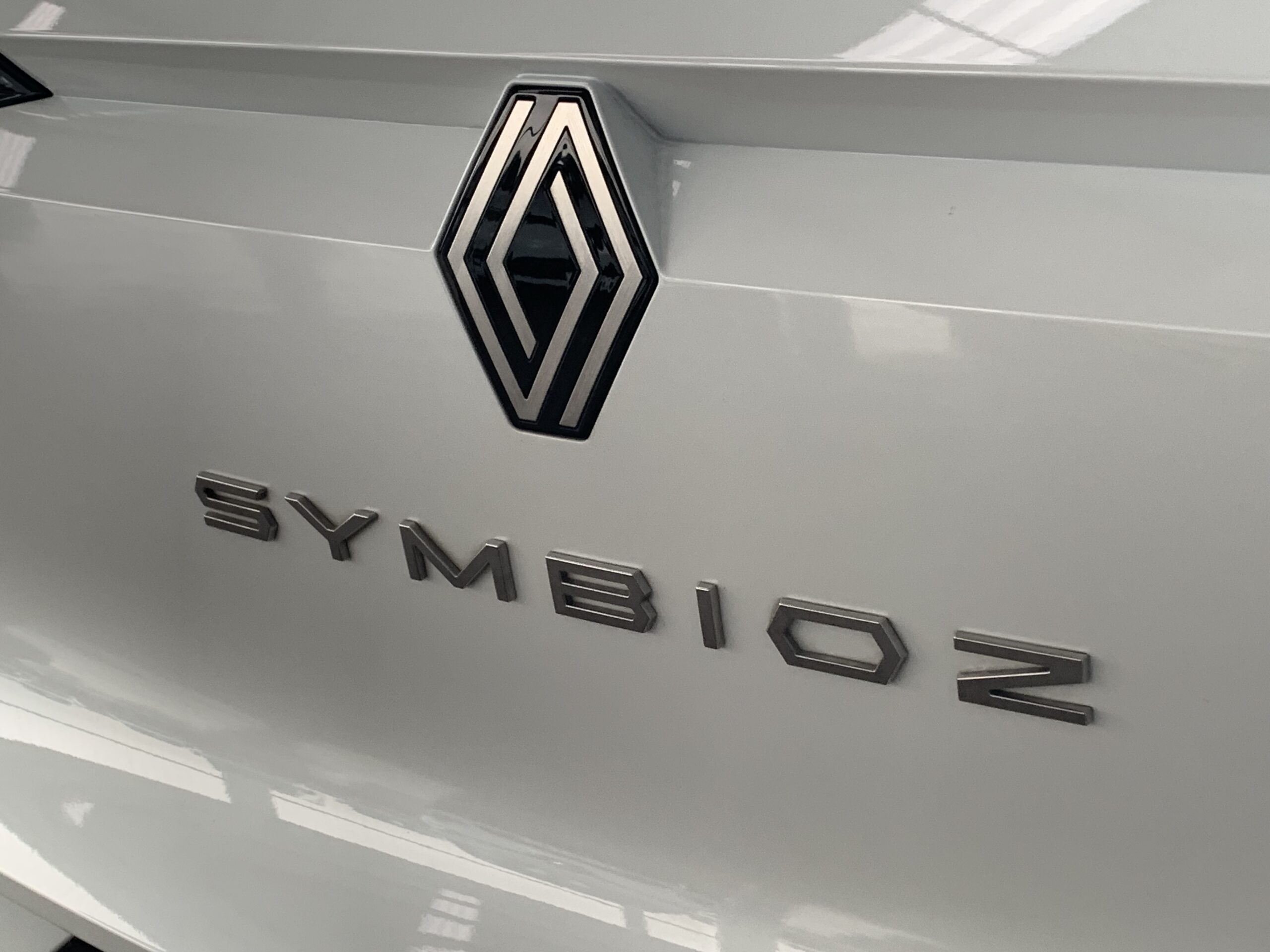 RENAULT SYMBIOZ TECHNO FULL HYBRID 145CV + PACK SAFETY & DRIVING