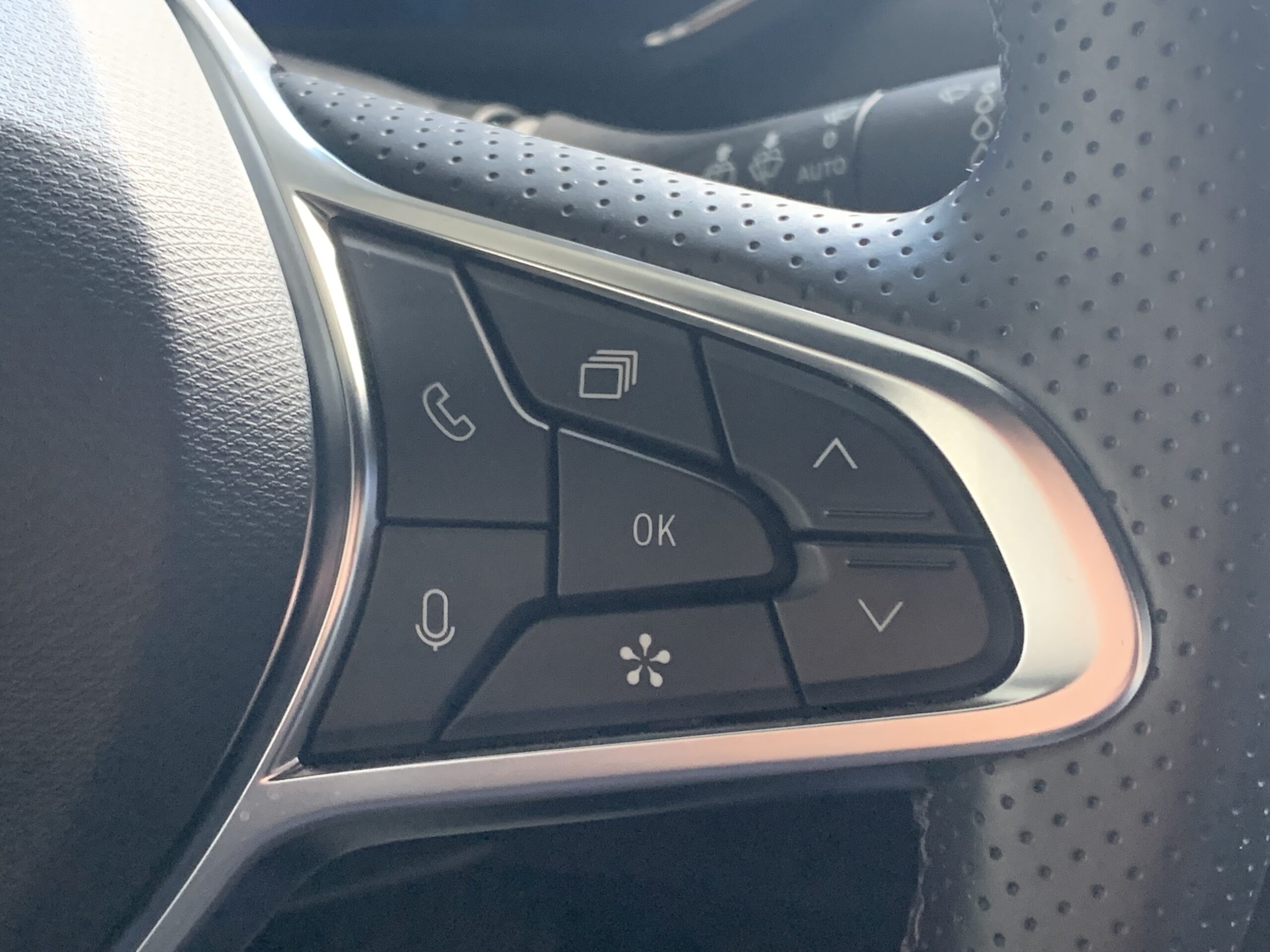 RENAULT SYMBIOZ TECHNO FULL HYBRID 145CV + PACK SAFETY & DRIVING