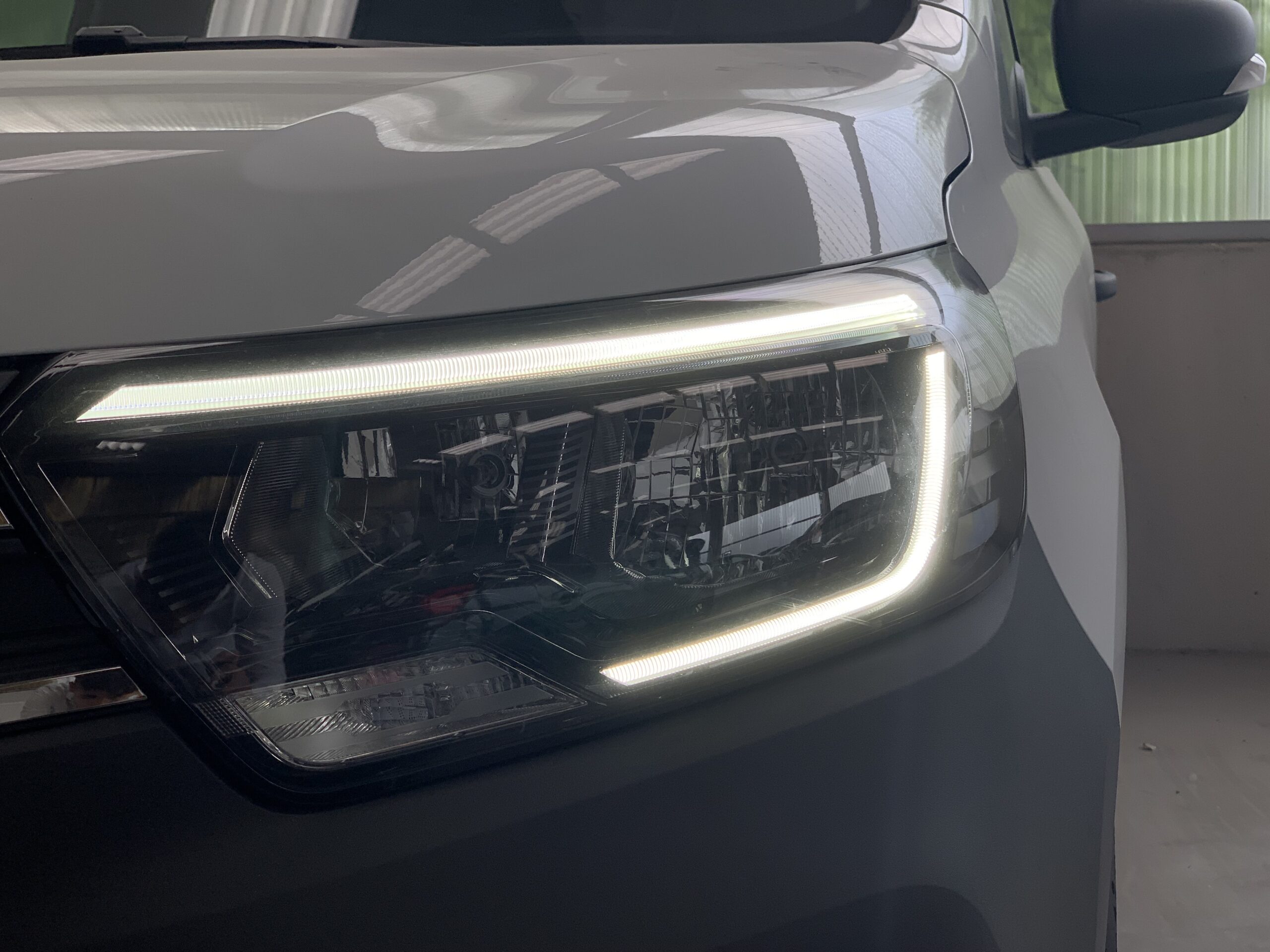 RENAULT KANGOO FURGON PROFESIONAL DCI 75CV + PANELADO COMPLETO DE MADERA (SUELO, LATERALES Y PASES DE RUEDA) + RUEDA DE REPUESTO + PUERTA LATERAL DERECHA DESLIZANTE