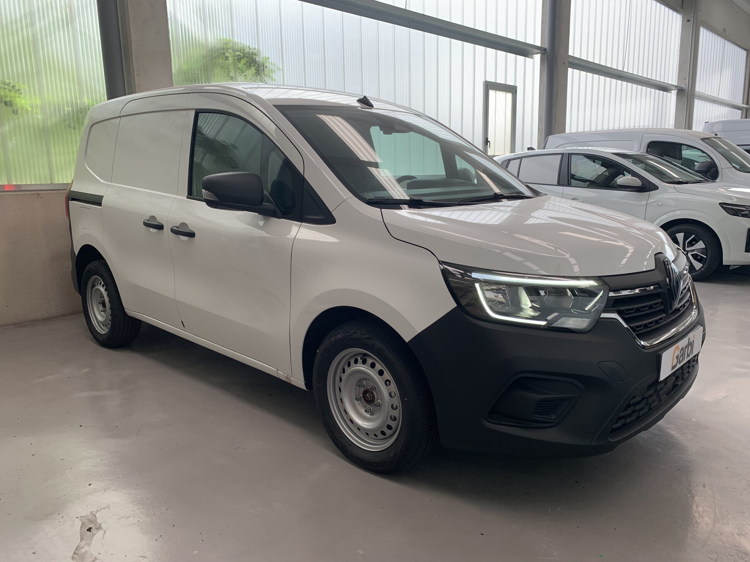 RENAULT KANGOO FURGON PROFESIONAL DCI 75CV + PANELADO COMPLETO DE MADERA (SUELO, LATERALES Y PASES DE RUEDA) + RUEDA DE REPUESTO + PUERTA LATERAL DERECHA DESLIZANTE
