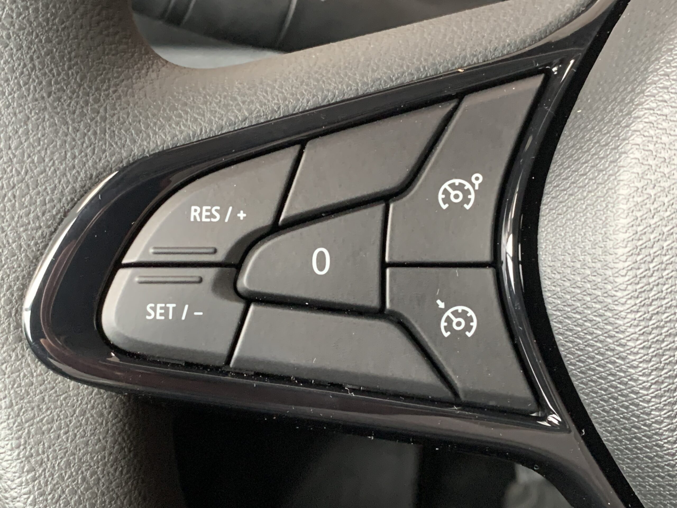 RENAULT KANGOO FURGON PROFESIONAL DCI 75CV + PANELADO COMPLETO DE MADERA (SUELO, LATERALES Y PASES DE RUEDA) + RUEDA DE REPUESTO + PUERTA LATERAL DERECHA DESLIZANTE