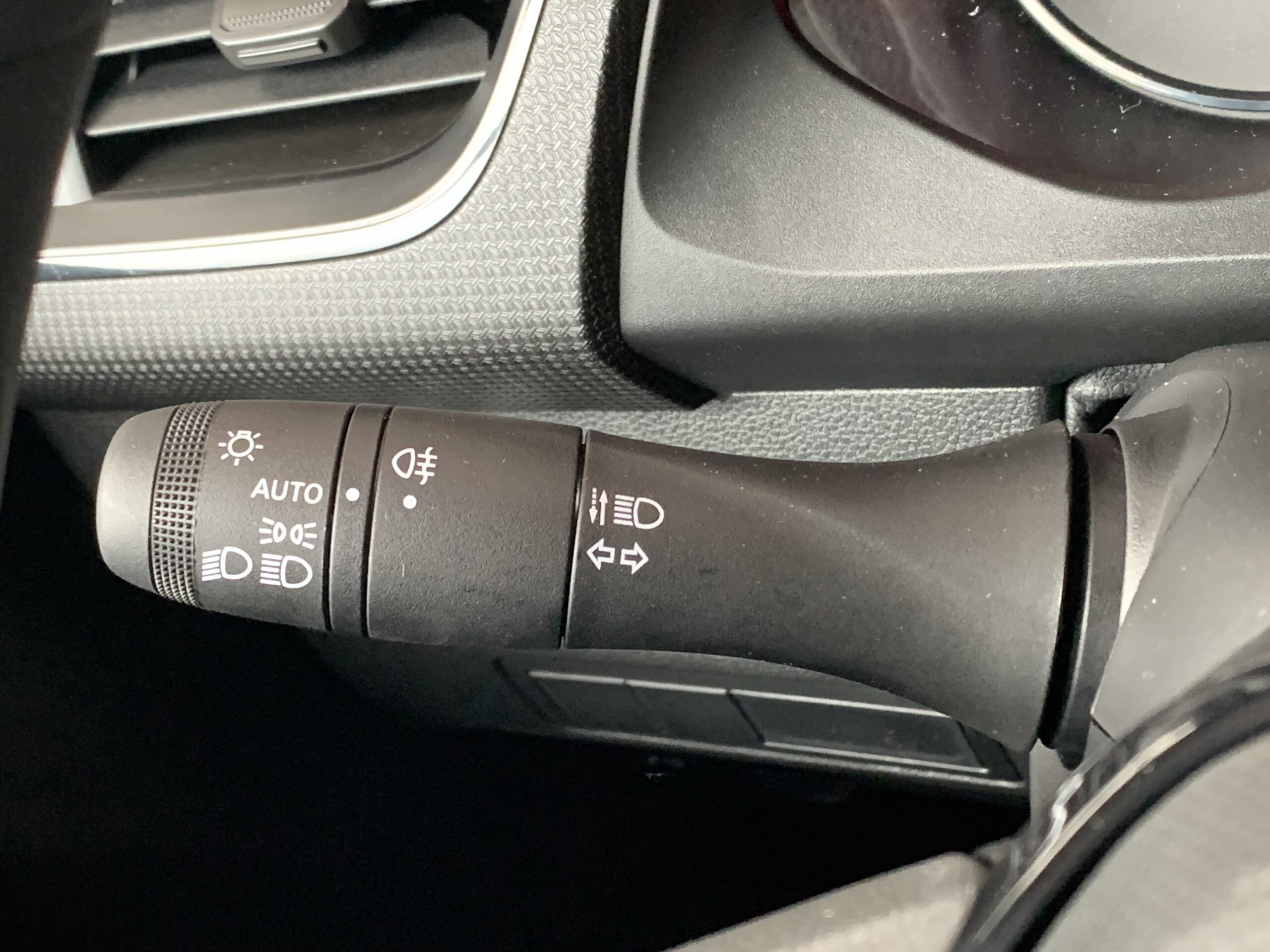 RENAULT KANGOO FURGON PROFESIONAL DCI 75CV + PANELADO COMPLETO DE MADERA (SUELO, LATERALES Y PASES DE RUEDA) + RUEDA DE REPUESTO + PUERTA LATERAL DERECHA DESLIZANTE