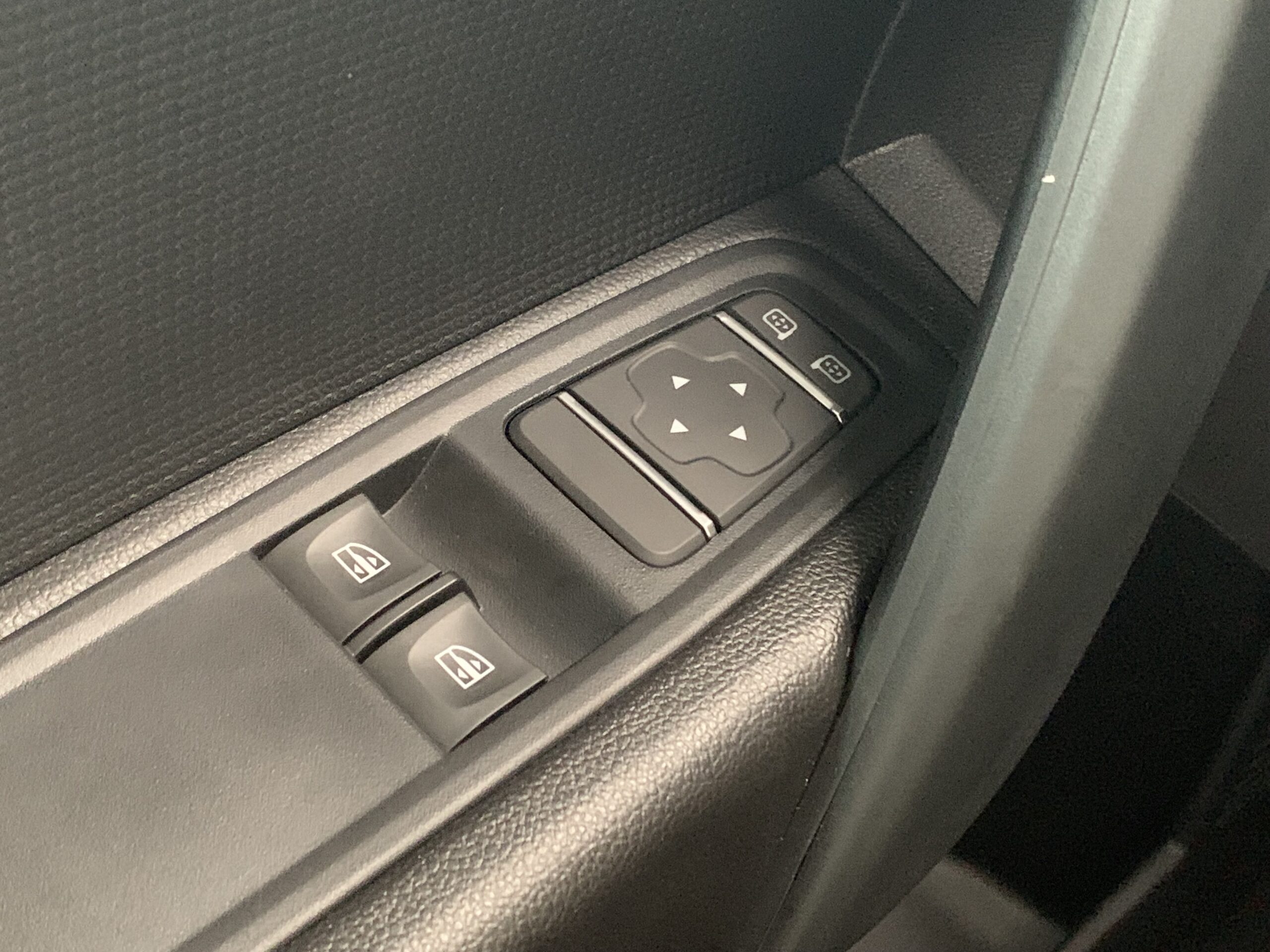 RENAULT KANGOO FURGON PROFESIONAL DCI 75CV + PANELADO COMPLETO DE MADERA (SUELO, LATERALES Y PASES DE RUEDA) + RUEDA DE REPUESTO + PUERTA LATERAL DERECHA DESLIZANTE