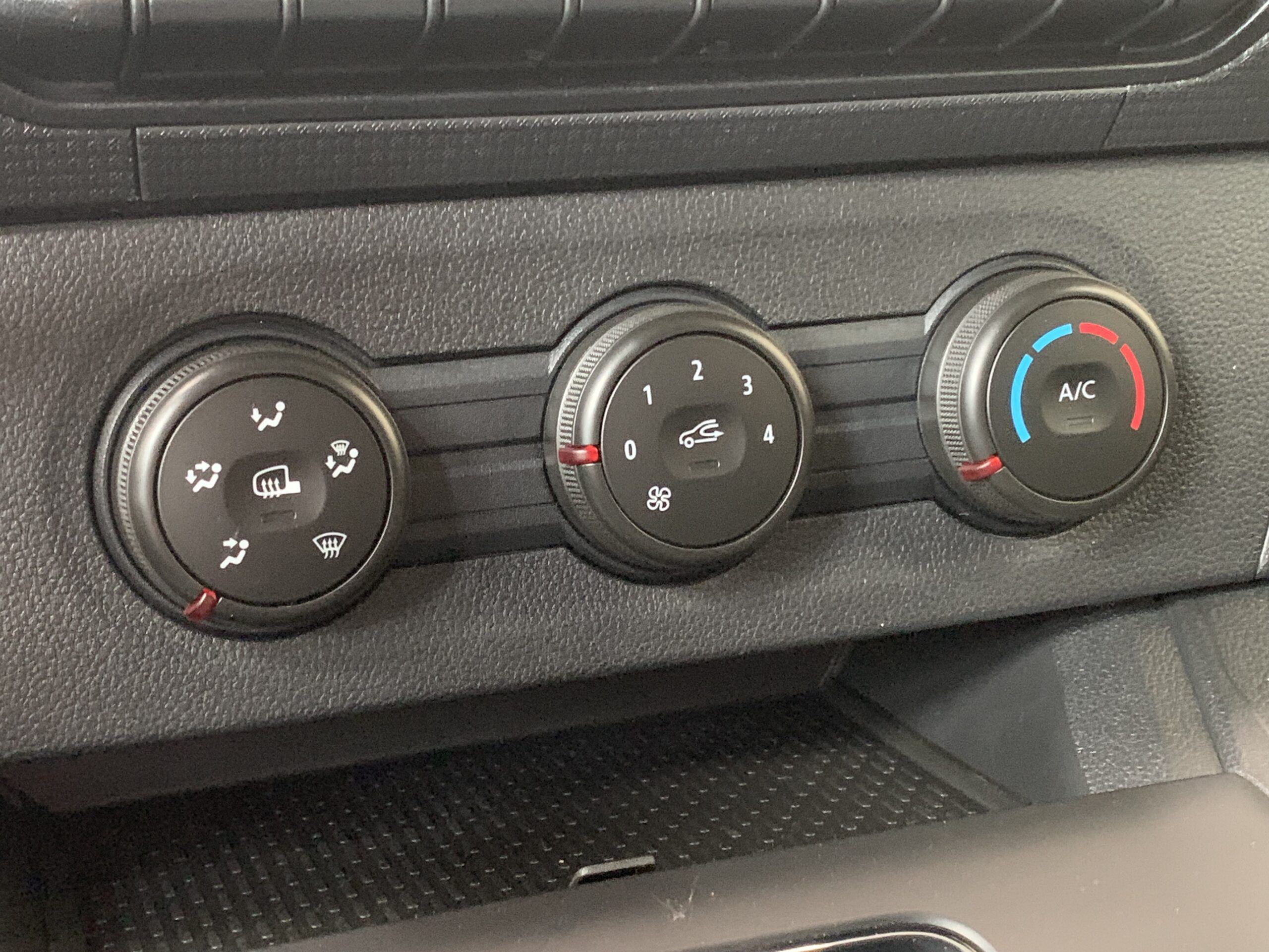 RENAULT KANGOO FURGON PROFESIONAL DCI 75CV + PANELADO COMPLETO DE MADERA (SUELO, LATERALES Y PASES DE RUEDA) + RUEDA DE REPUESTO + PUERTA LATERAL DERECHA DESLIZANTE