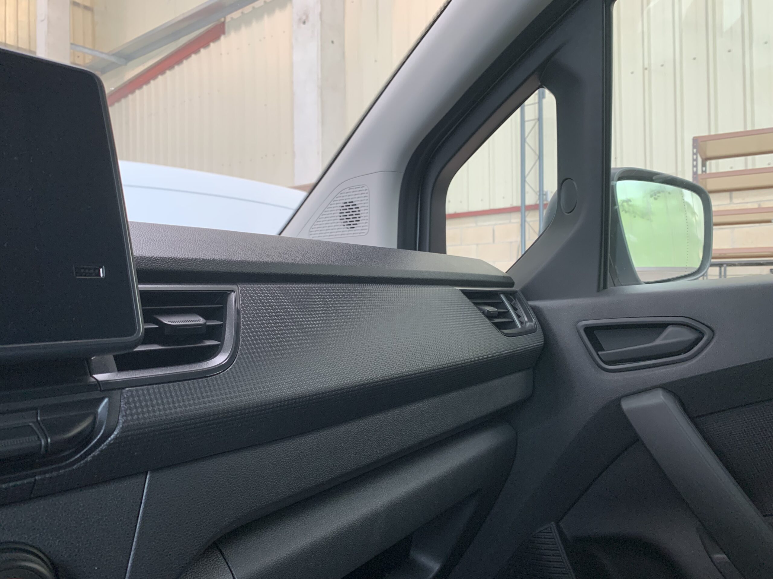 RENAULT KANGOO FURGON PROFESIONAL DCI 75CV + PANELADO COMPLETO DE MADERA (SUELO, LATERALES Y PASES DE RUEDA) + RUEDA DE REPUESTO + PUERTA LATERAL DERECHA DESLIZANTE