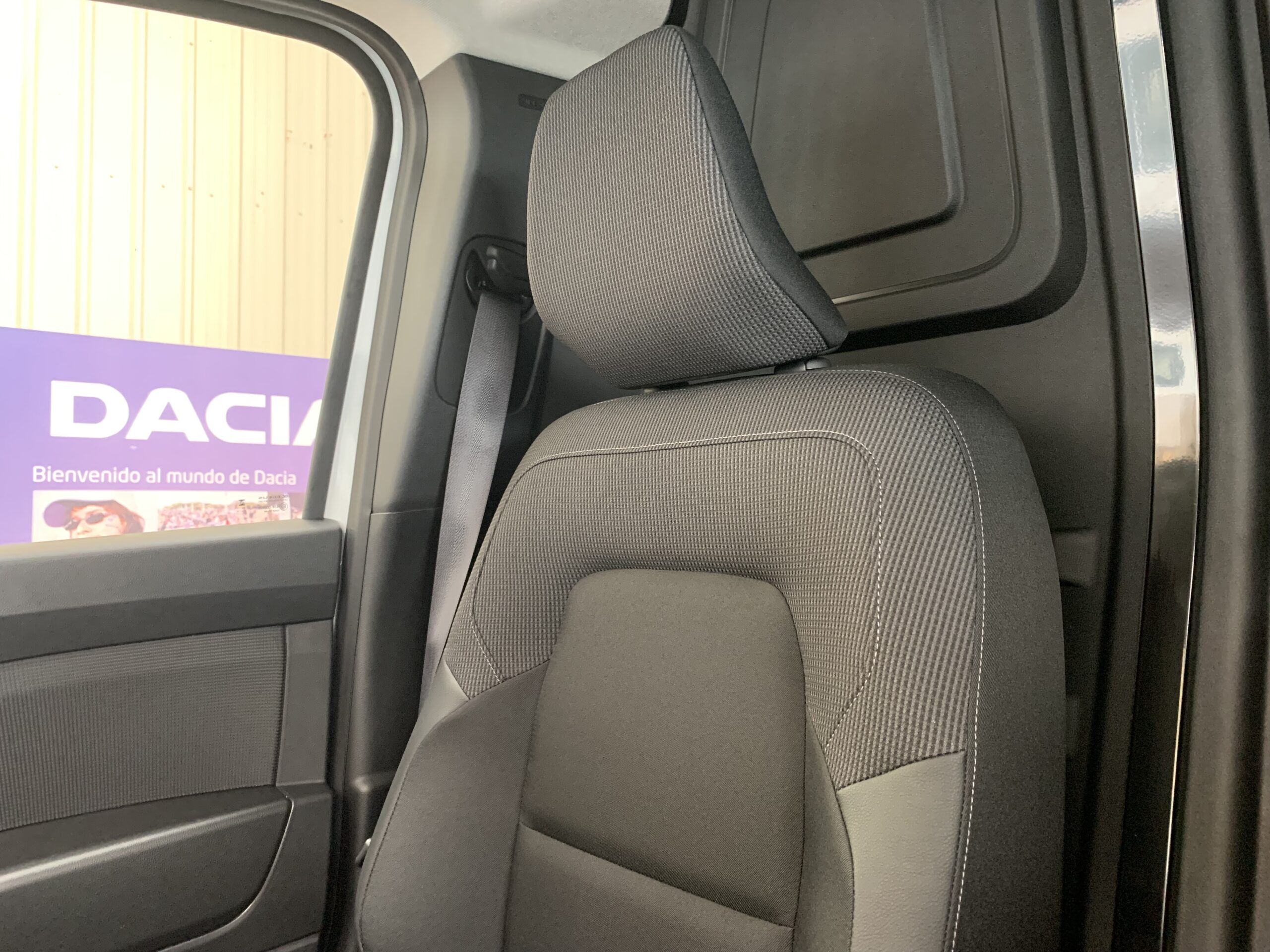 RENAULT KANGOO FURGON PROFESIONAL DCI 75CV + PANELADO COMPLETO DE MADERA (SUELO, LATERALES Y PASES DE RUEDA) + RUEDA DE REPUESTO + PUERTA LATERAL DERECHA DESLIZANTE