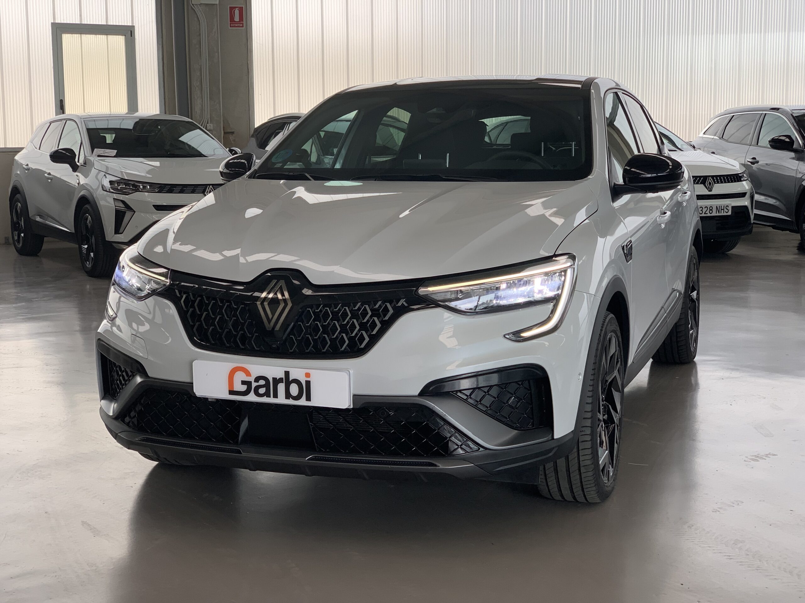 RENAULT ARKANA ESPIRIT ALPINE FULL HYBRID 145CV + TECHO NEGRO + PACK PARKING PLUS