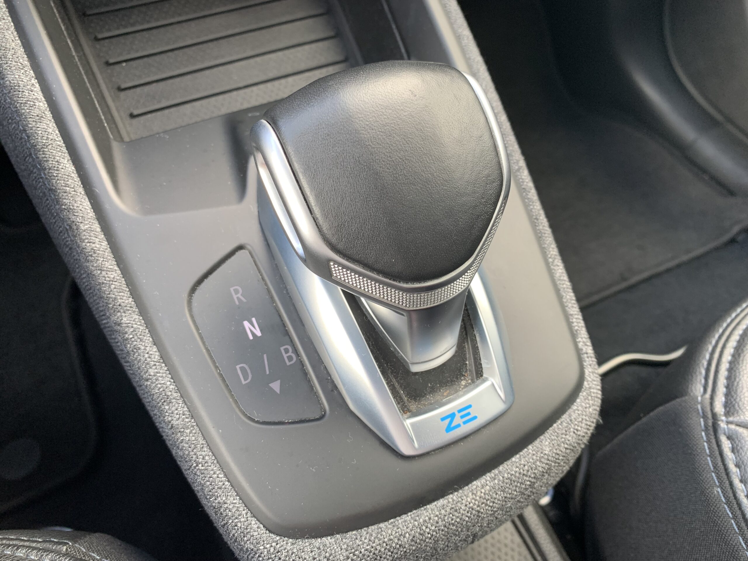 RENAULT ZOE ZEN 50KWH R135 + CARGA RAPIDA