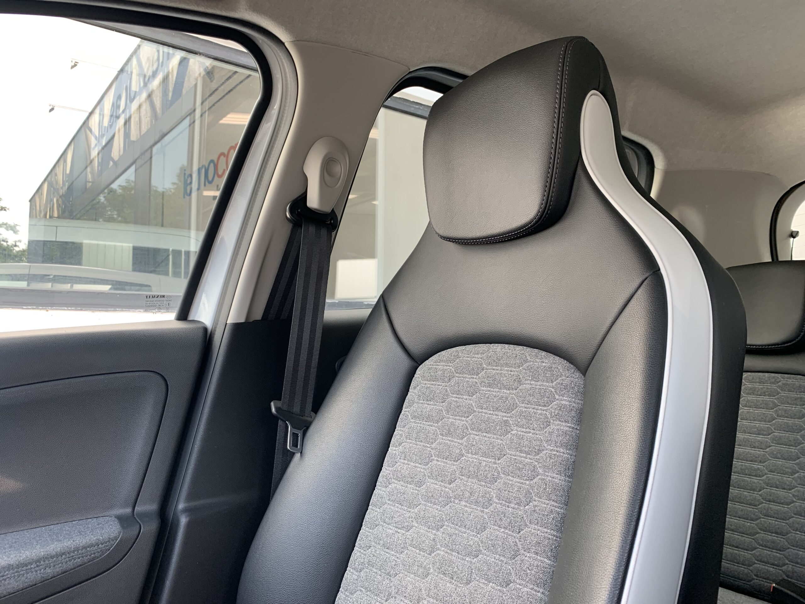 RENAULT ZOE ZEN 50KWH R135 + CARGA RAPIDA