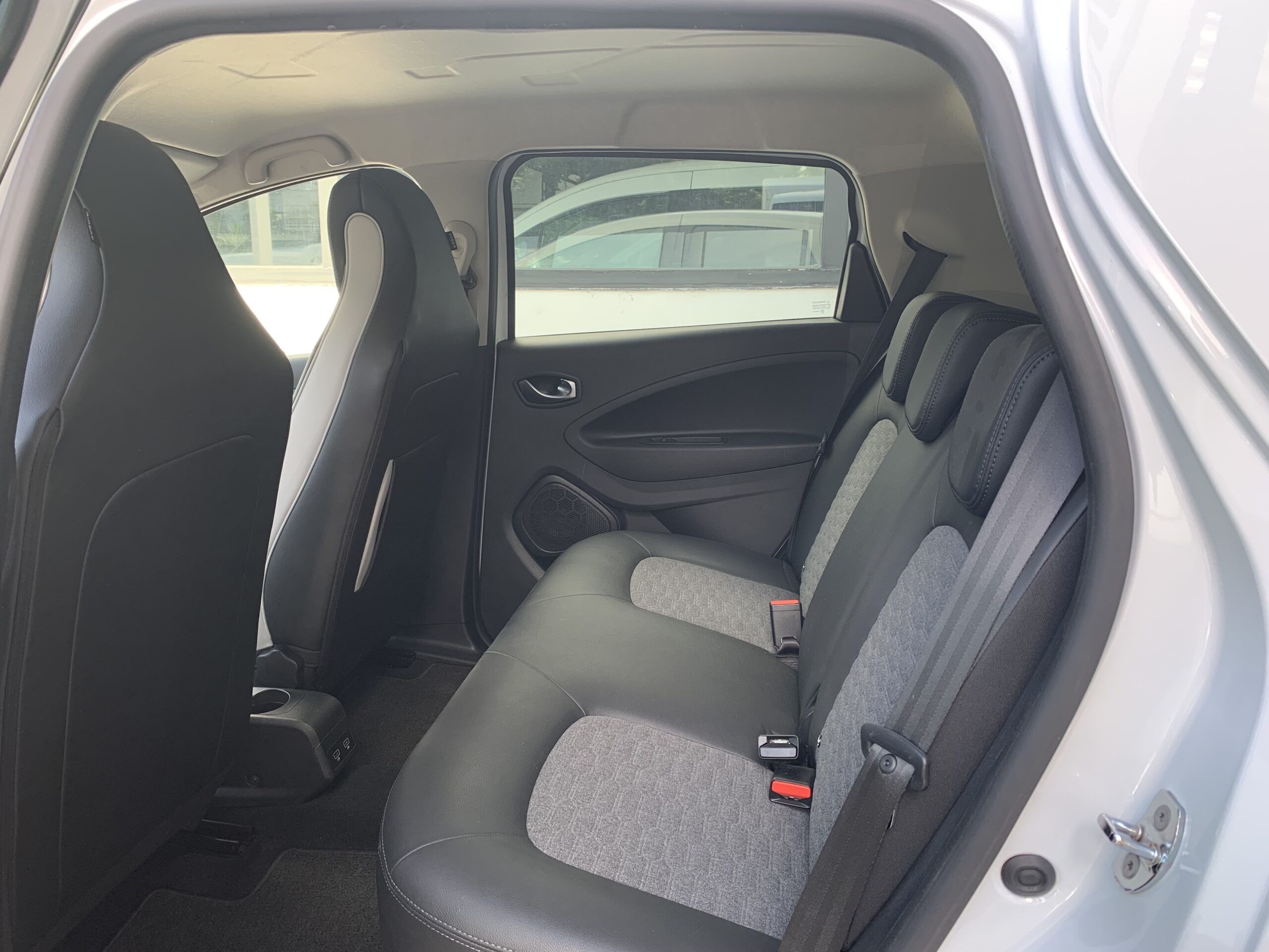 RENAULT ZOE ZEN 50KWH R135 + CARGA RAPIDA