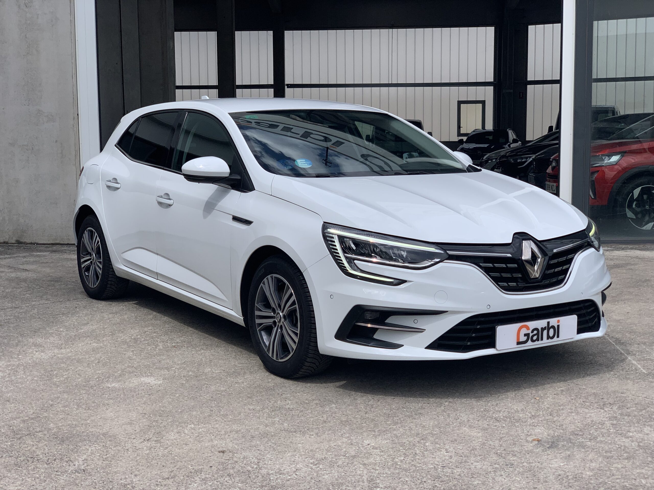 RENAULT MEGANE ZEN HIBRIDO ENCHUFABLE 160CV + CABLE MODO 3 + PACK MULTIMEDIA + PACK EASY PARKING