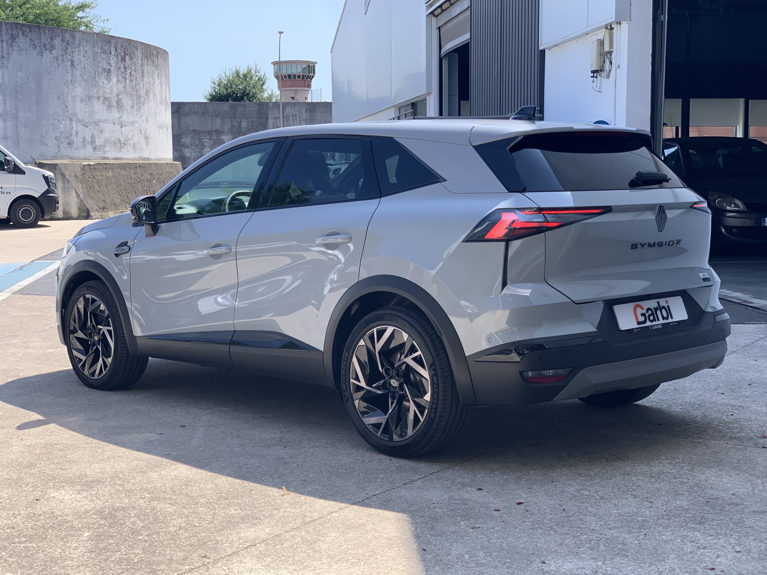 RENAULT SYMBIOZ ESPIRIT ALPINE E-TECH FULL HYBRID 145CV + PACK HARMAN KARDON + CAMARA 360º + PACK SAFETY + PACK WINTER + TECHO SOLAR PANORAMICO SOLARBAY + MALETERO DE APERTURA ELECTRICA + RUEDA DE EMERGENCIA + GOOGLE INTEGRADO