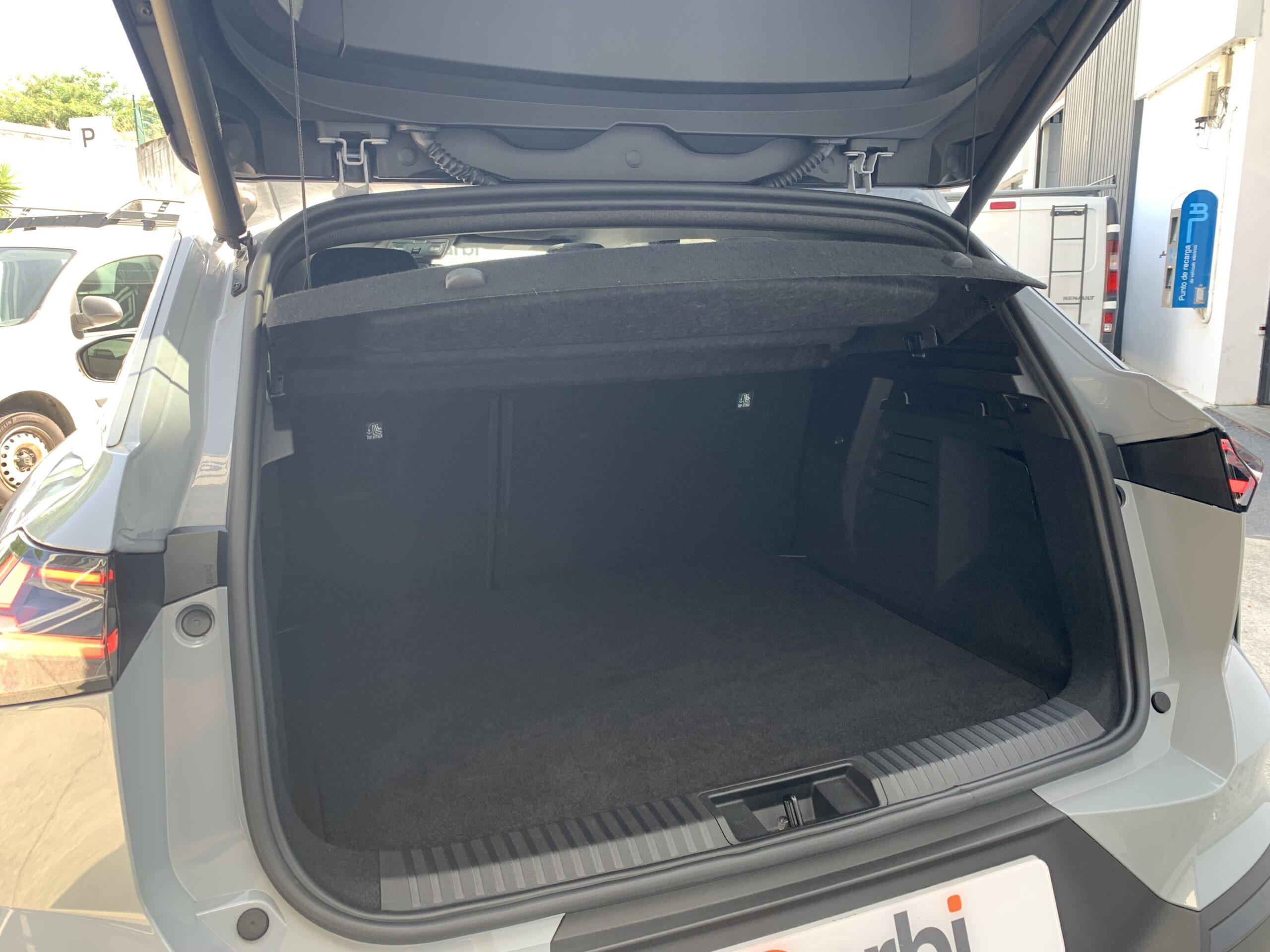 RENAULT SYMBIOZ ESPIRIT ALPINE E-TECH FULL HYBRID 145CV + PACK HARMAN KARDON + CAMARA 360º + PACK SAFETY + PACK WINTER + TECHO SOLAR PANORAMICO SOLARBAY + MALETERO DE APERTURA ELECTRICA + RUEDA DE EMERGENCIA + GOOGLE INTEGRADO