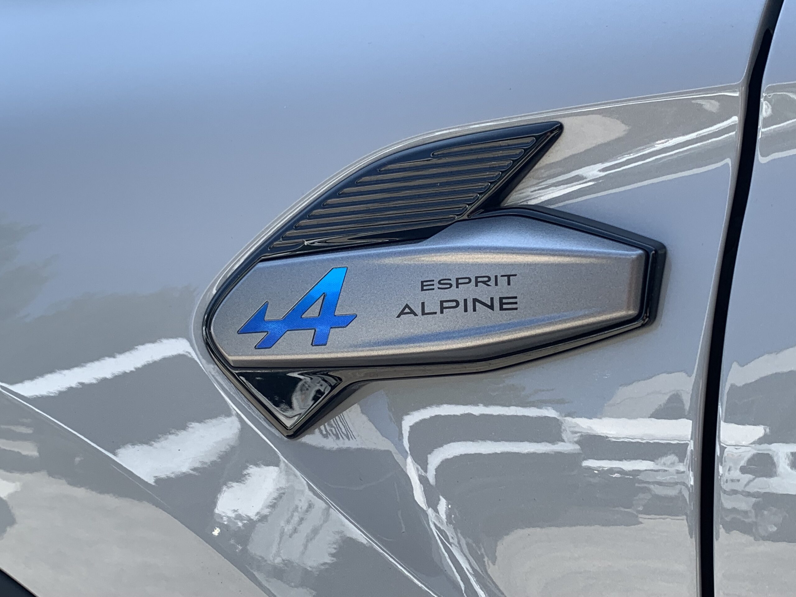 RENAULT SYMBIOZ ESPIRIT ALPINE E-TECH FULL HYBRID 145CV + PACK HARMAN KARDON + CAMARA 360º + PACK SAFETY + PACK WINTER + TECHO SOLAR PANORAMICO SOLARBAY + MALETERO DE APERTURA ELECTRICA + RUEDA DE EMERGENCIA + GOOGLE INTEGRADO