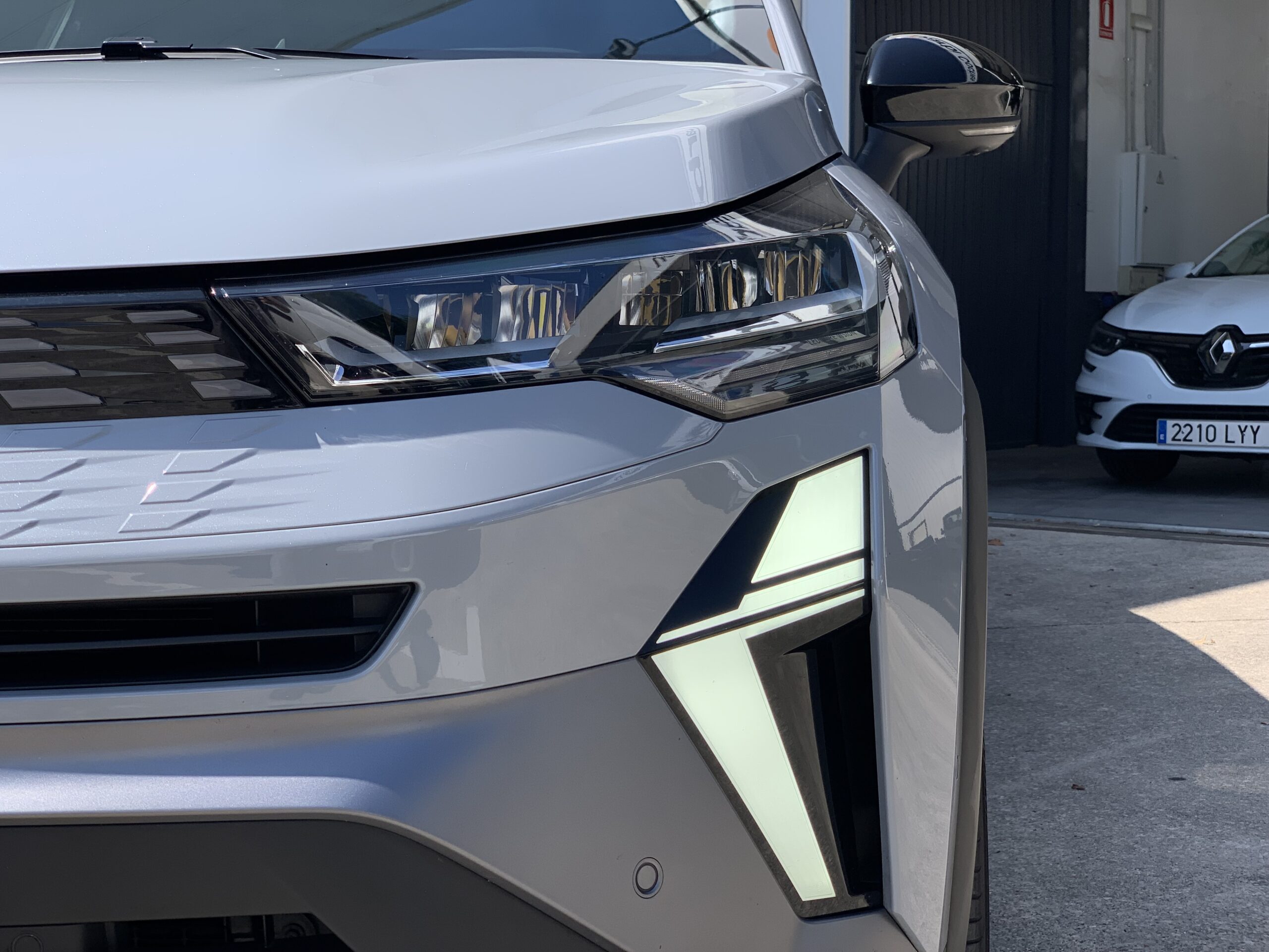 RENAULT SYMBIOZ ESPIRIT ALPINE E-TECH FULL HYBRID 145CV + PACK HARMAN KARDON + CAMARA 360º + PACK SAFETY + PACK WINTER + TECHO SOLAR PANORAMICO SOLARBAY + MALETERO DE APERTURA ELECTRICA + RUEDA DE EMERGENCIA + GOOGLE INTEGRADO