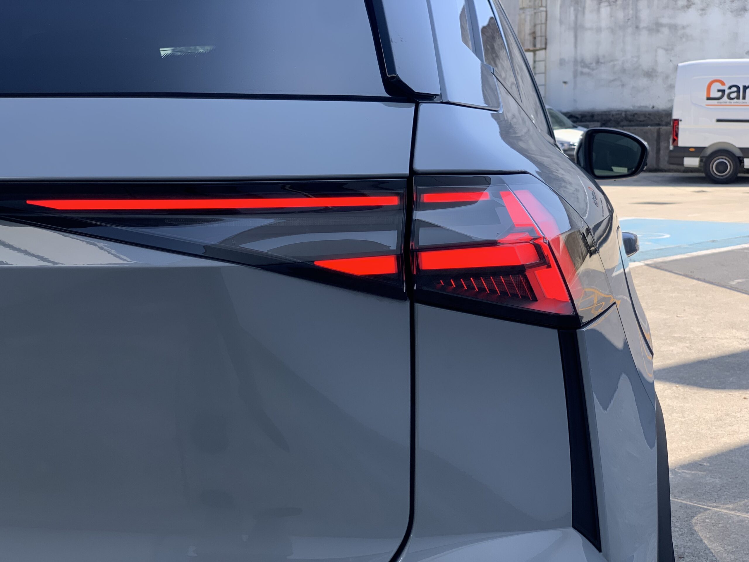 RENAULT SYMBIOZ ESPIRIT ALPINE E-TECH FULL HYBRID 145CV + PACK HARMAN KARDON + CAMARA 360º + PACK SAFETY + PACK WINTER + TECHO SOLAR PANORAMICO SOLARBAY + MALETERO DE APERTURA ELECTRICA + RUEDA DE EMERGENCIA + GOOGLE INTEGRADO