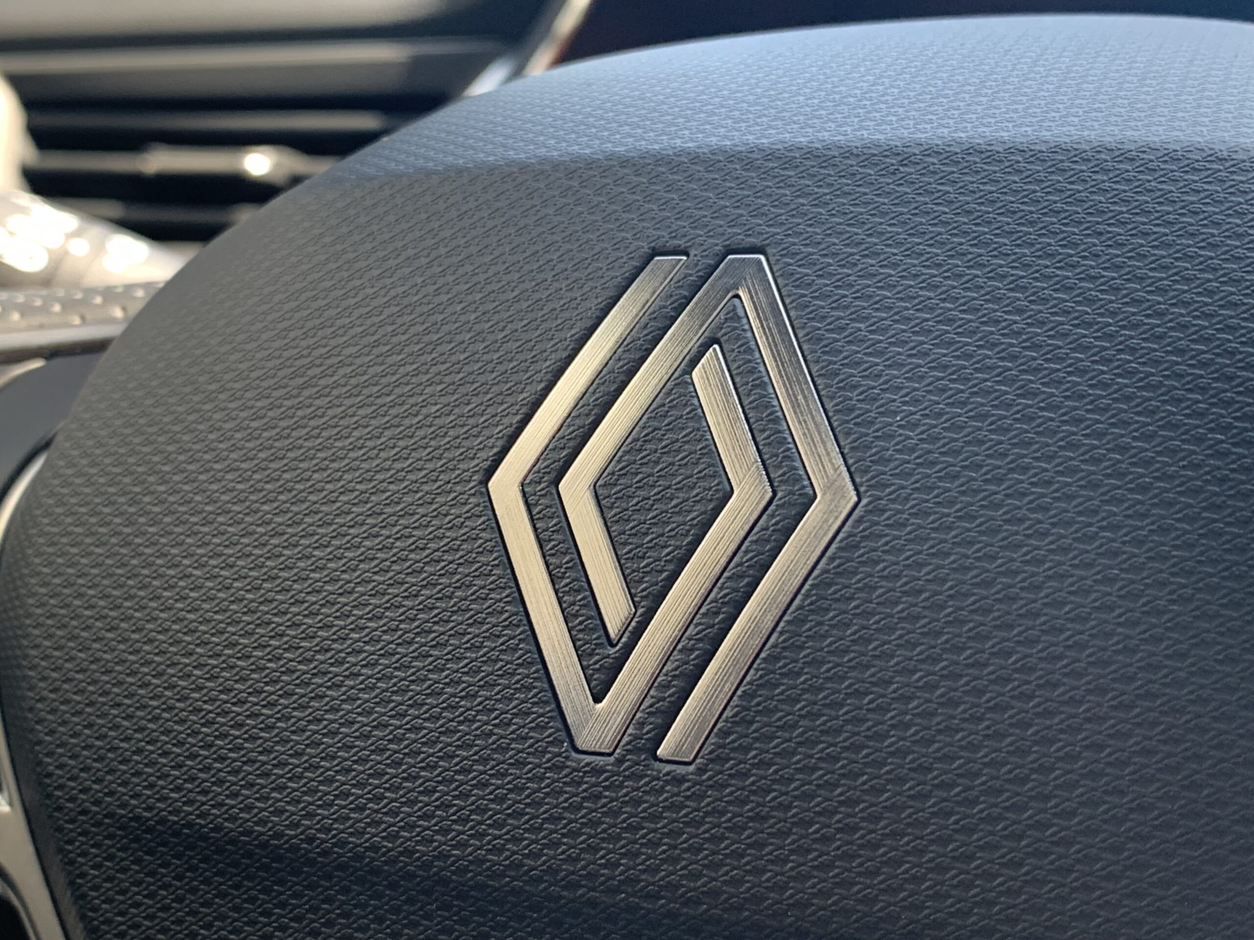 RENAULT SYMBIOZ ESPIRIT ALPINE E-TECH FULL HYBRID 145CV + PACK HARMAN KARDON + CAMARA 360º + PACK SAFETY + PACK WINTER + TECHO SOLAR PANORAMICO SOLARBAY + MALETERO DE APERTURA ELECTRICA + RUEDA DE EMERGENCIA + GOOGLE INTEGRADO
