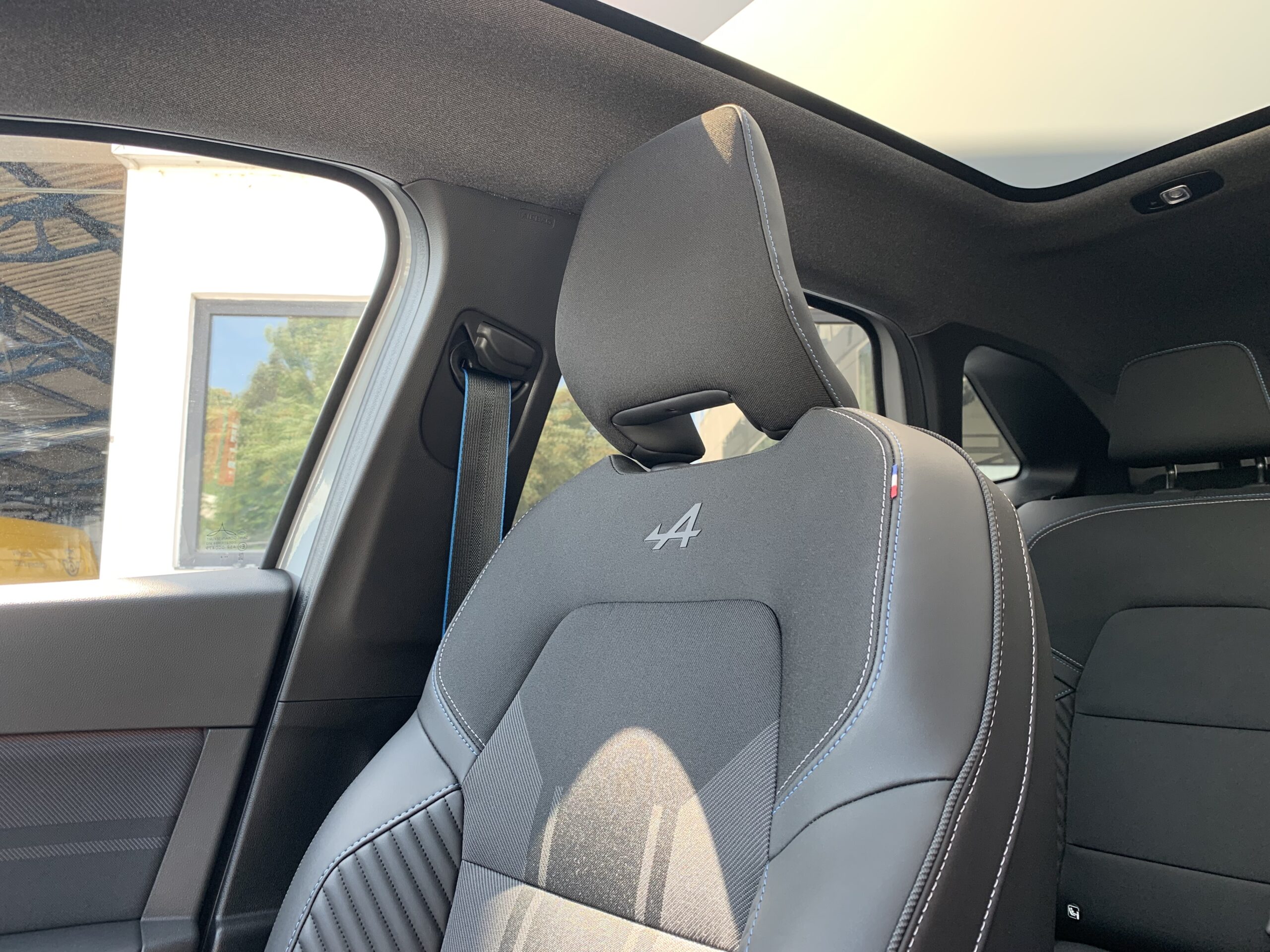 RENAULT SYMBIOZ ESPIRIT ALPINE E-TECH FULL HYBRID 145CV + PACK HARMAN KARDON + CAMARA 360º + PACK SAFETY + PACK WINTER + TECHO SOLAR PANORAMICO SOLARBAY + MALETERO DE APERTURA ELECTRICA + RUEDA DE EMERGENCIA + GOOGLE INTEGRADO