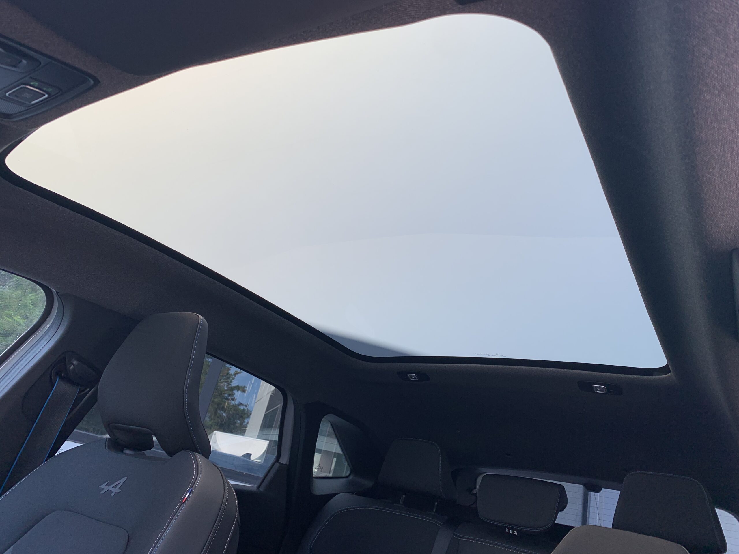 RENAULT SYMBIOZ ESPIRIT ALPINE E-TECH FULL HYBRID 145CV + PACK HARMAN KARDON + CAMARA 360º + PACK SAFETY + PACK WINTER + TECHO SOLAR PANORAMICO SOLARBAY + MALETERO DE APERTURA ELECTRICA + RUEDA DE EMERGENCIA + GOOGLE INTEGRADO