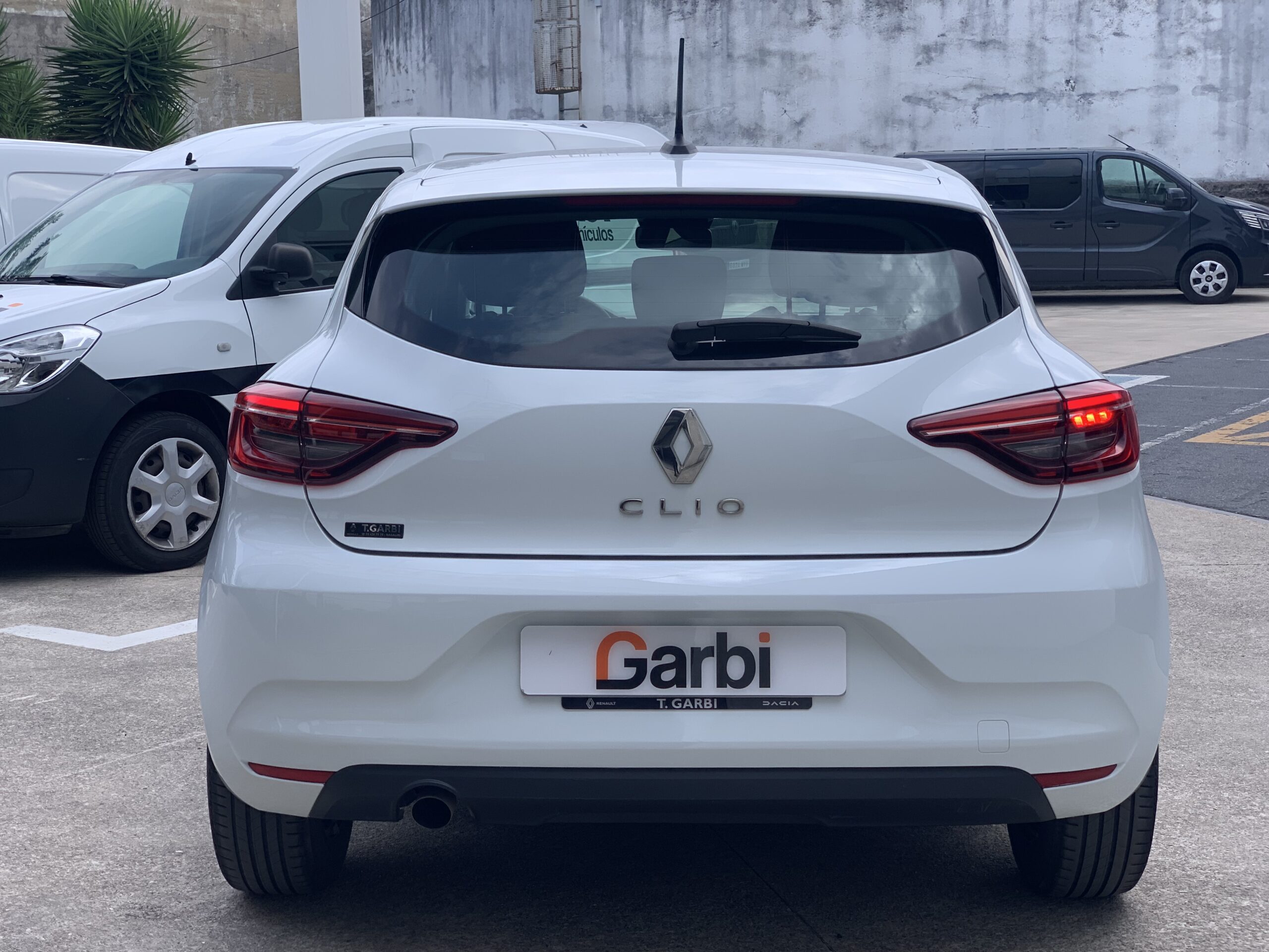 RENAULT CLIO BUSINESS DCI 100CV + PANTALLA EASY LINK 7″ SIN NAVEGADOR