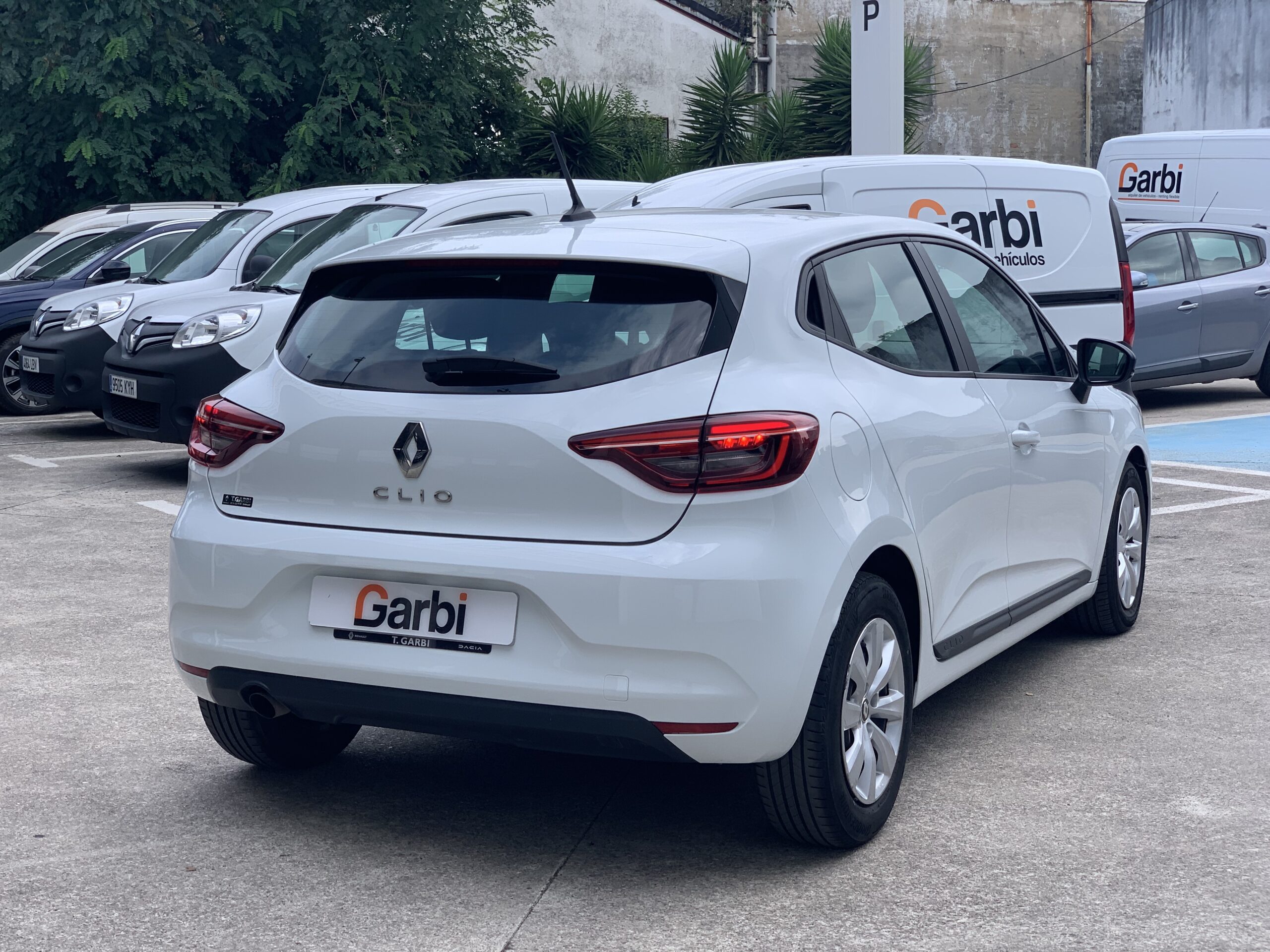 RENAULT CLIO BUSINESS DCI 100CV + PANTALLA EASY LINK 7″ SIN NAVEGADOR