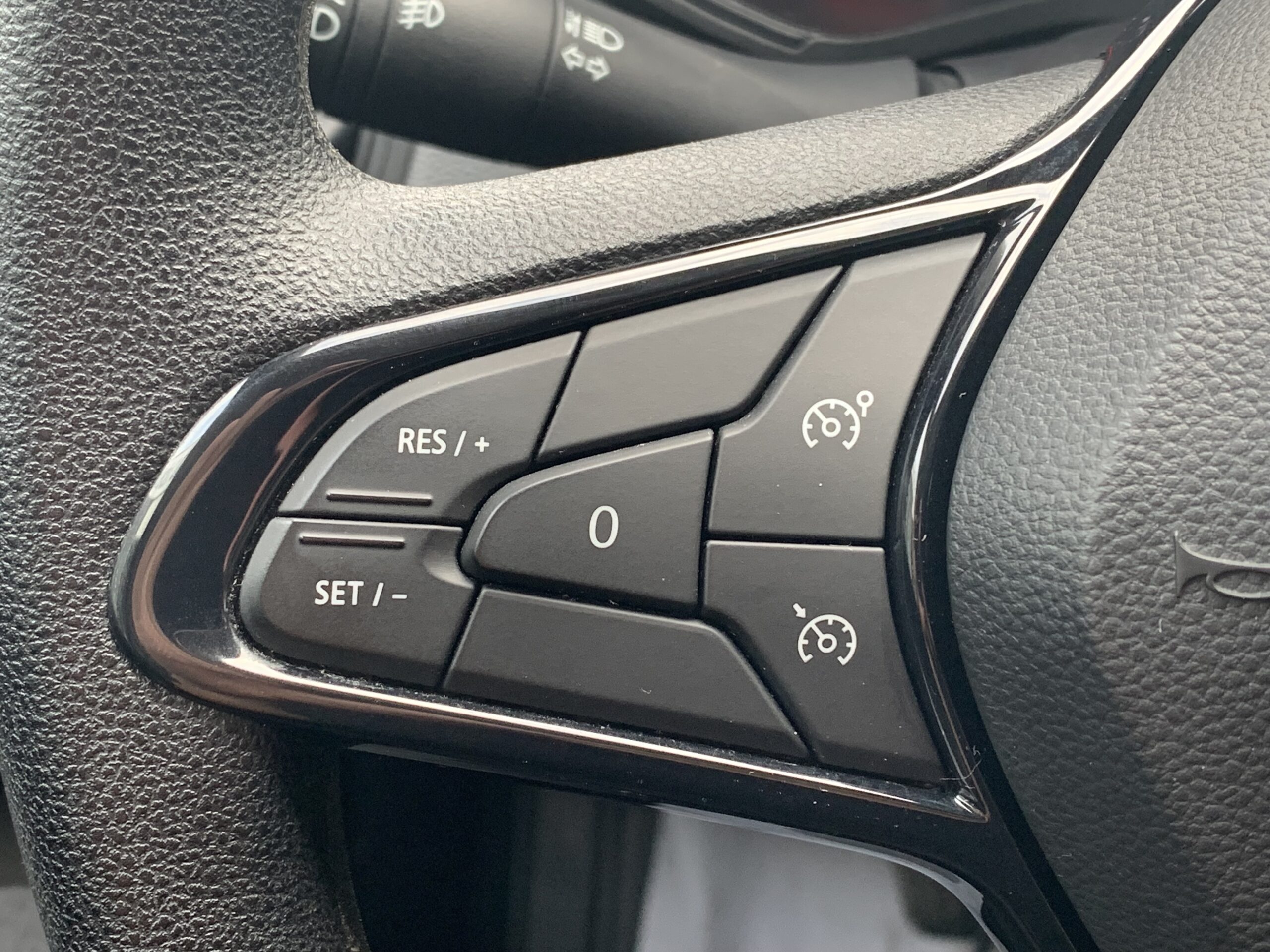 RENAULT CLIO BUSINESS DCI 100CV + PANTALLA EASY LINK 7″ SIN NAVEGADOR