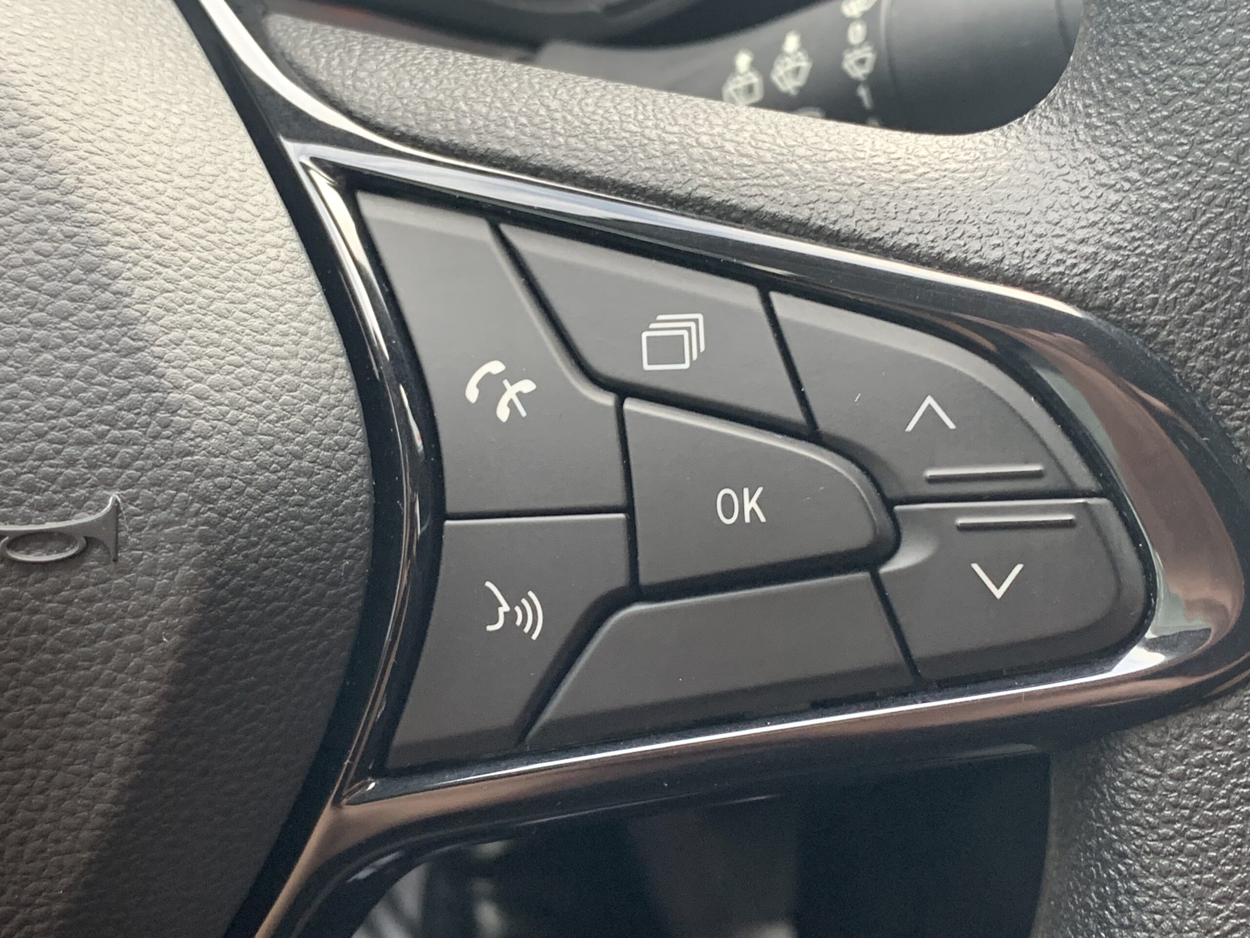 RENAULT CLIO BUSINESS DCI 100CV + PANTALLA EASY LINK 7″ SIN NAVEGADOR